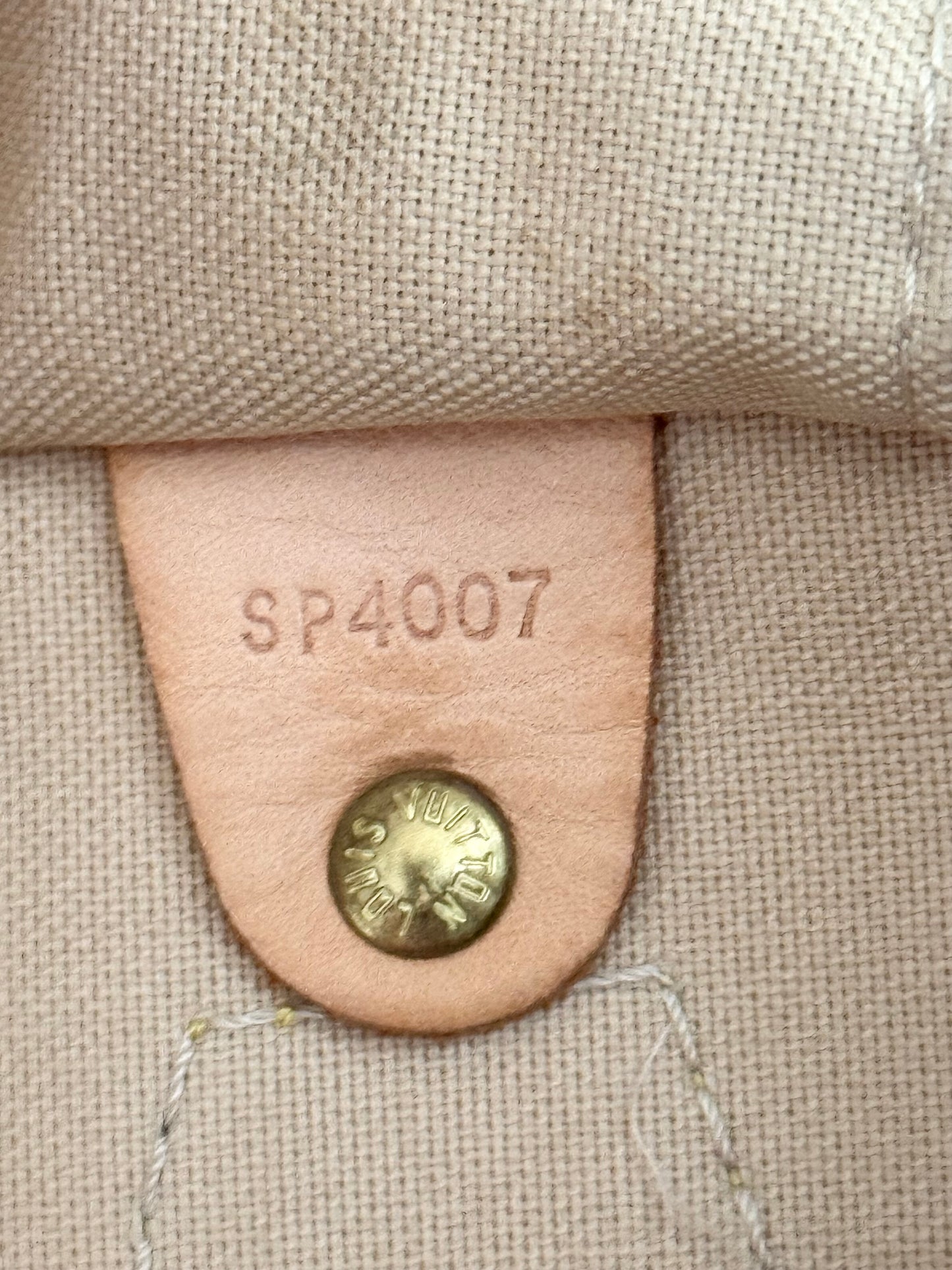 Speedy 30 Azur with Dustbag and insert organizer
๐๏ธ Year: 2007