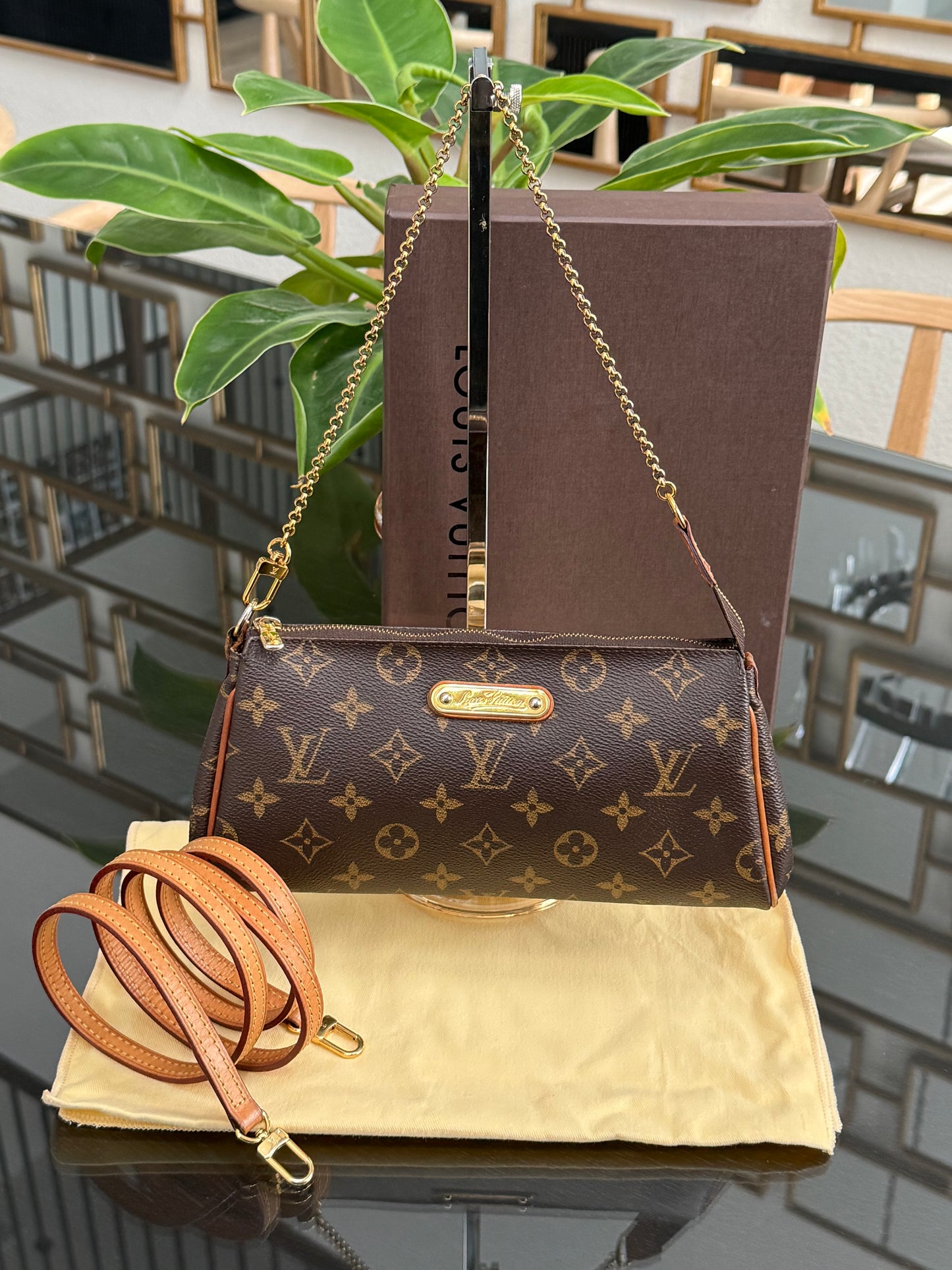Eva Clutch Crossbody with Dustbag and Box🗓️ Year: 2015