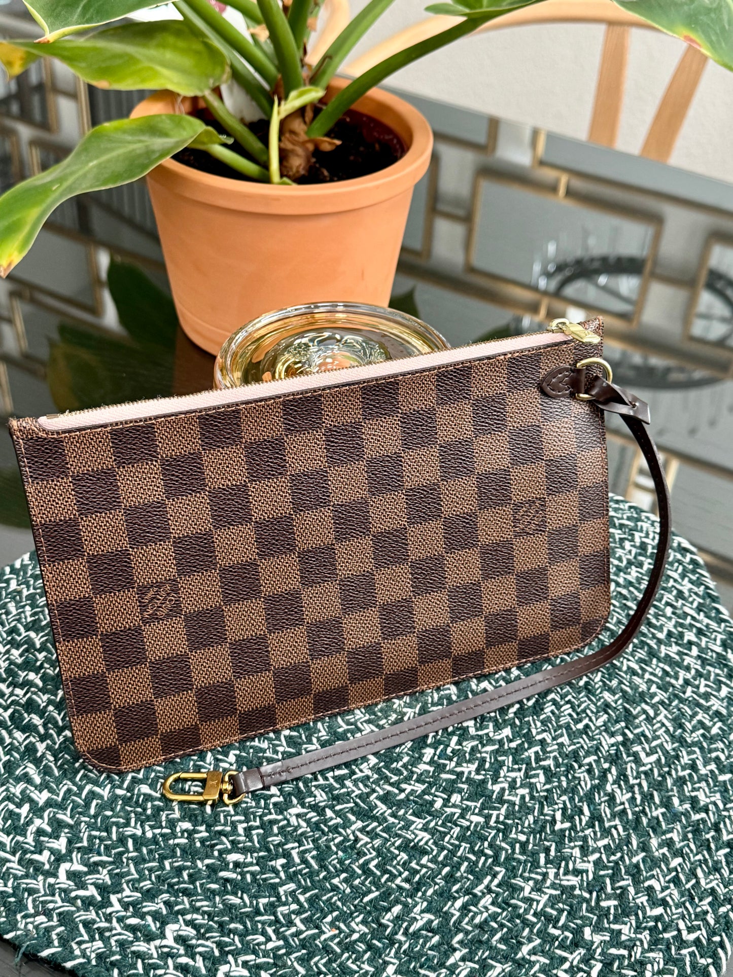 Neverfull MM/GM Pouch in De Rose Ballerine 🗓️ Year: 2016