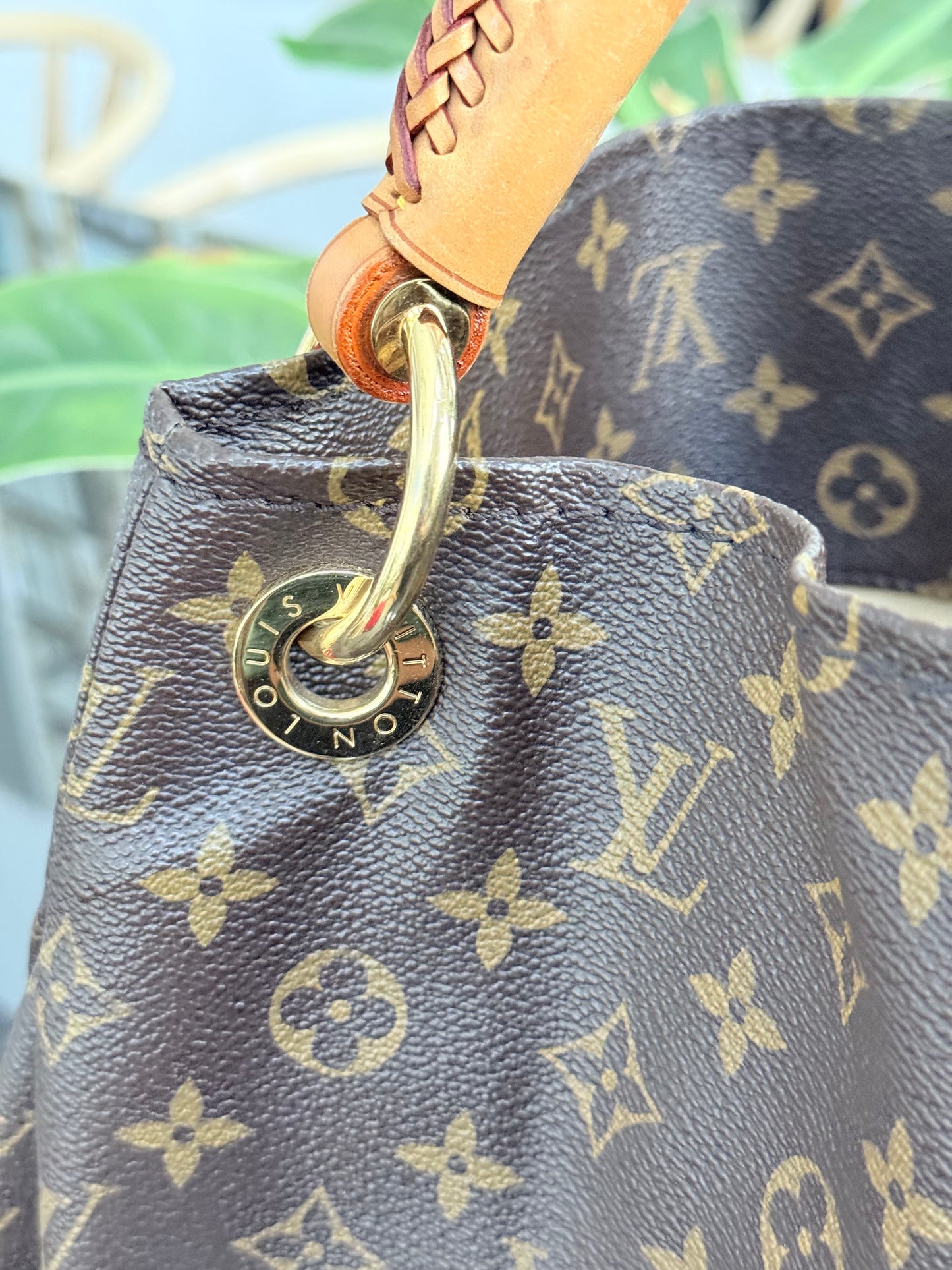 Artsy GM with Dustbag and Insert Organizer - 📅 Year: 2010