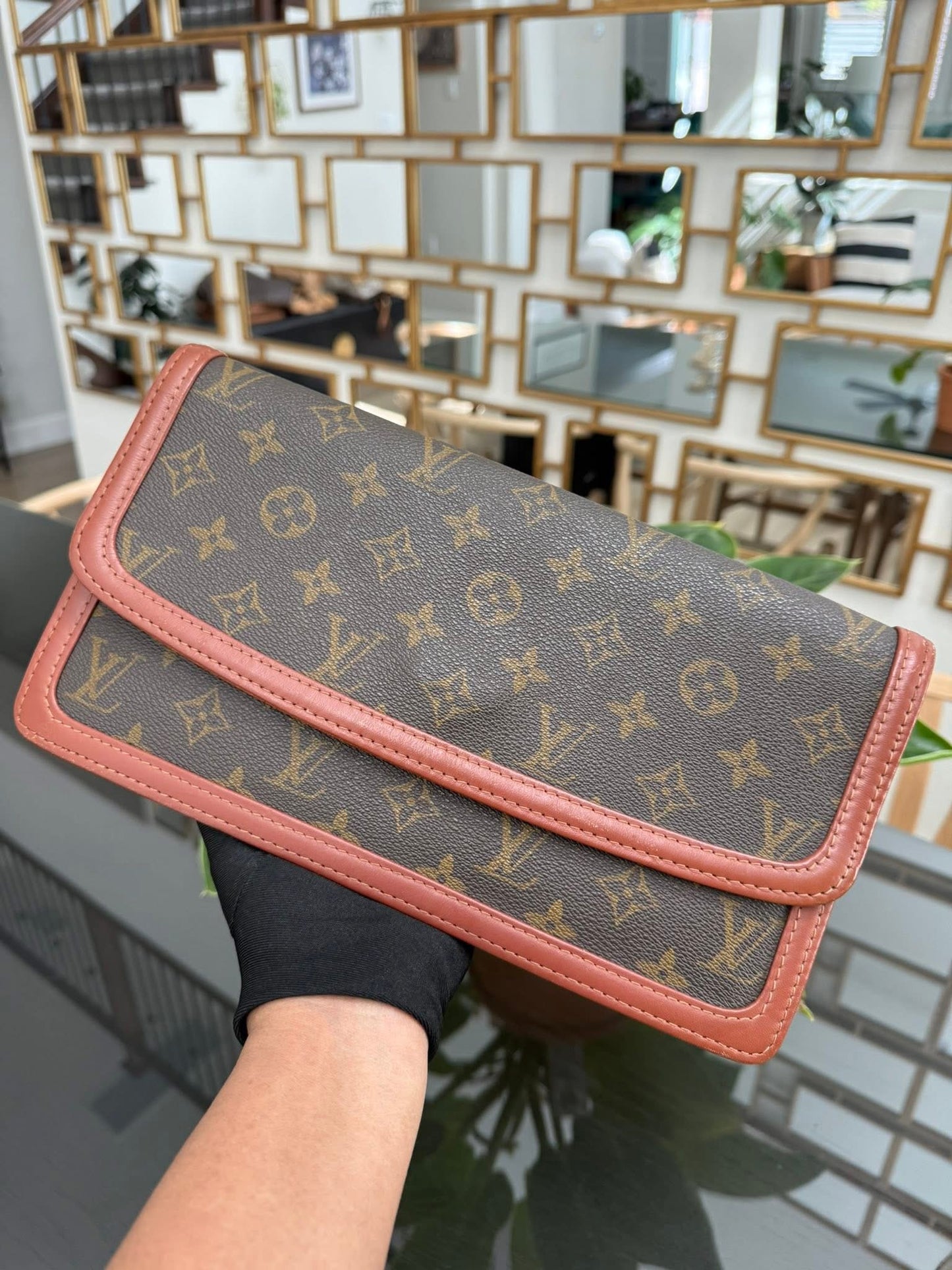 Pochette Dame Clutch
๐๏ธ Pre Date Code