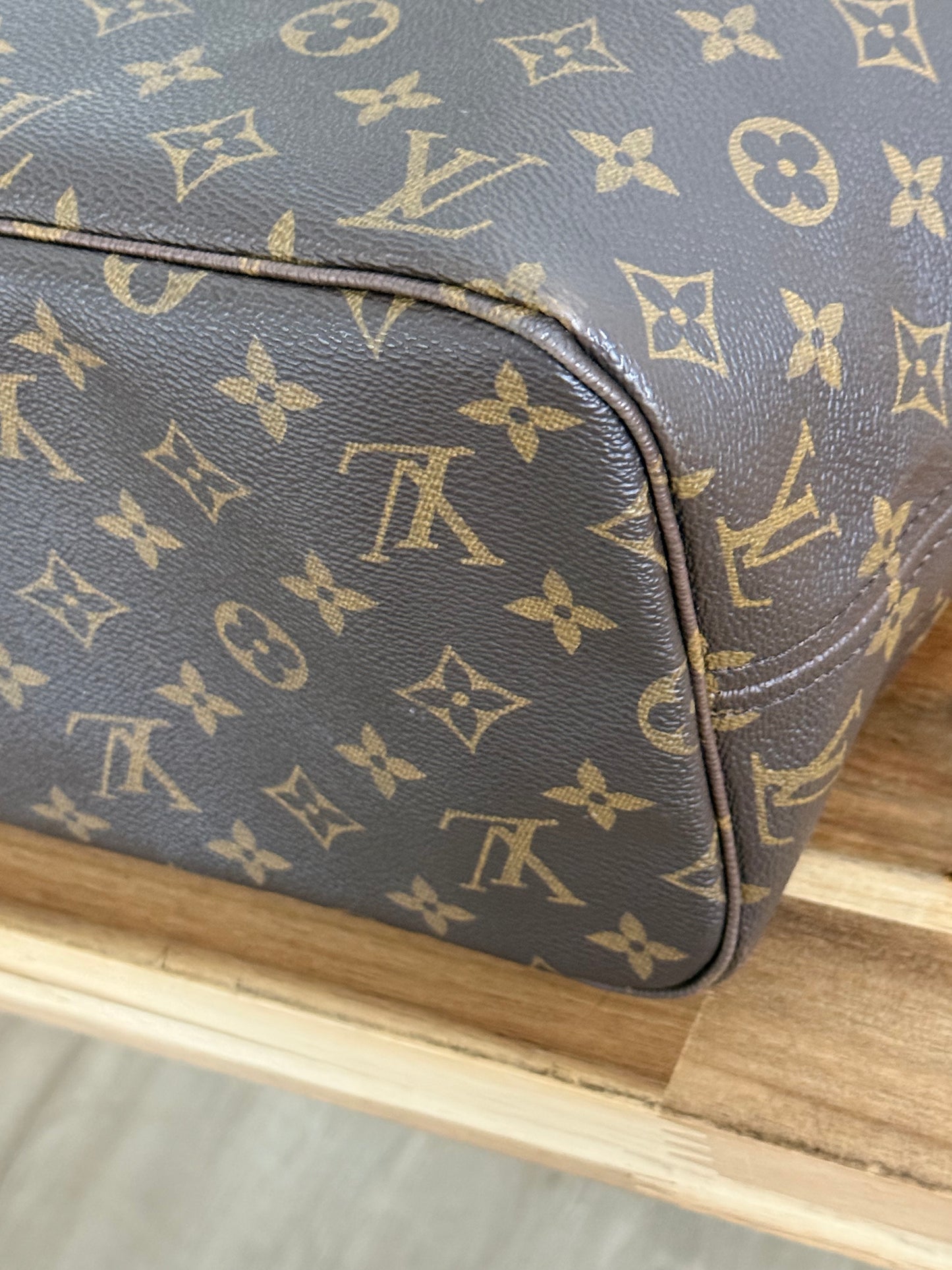 Neverfull MM with Dustbag and Insert Organizer -Year: 2012