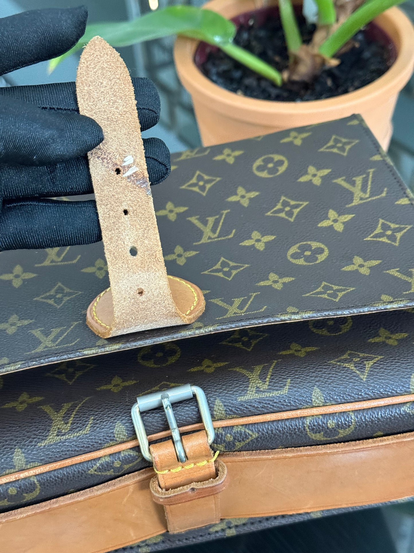 Cartouchiere GM Crossbody -🗓️ Year: 1982