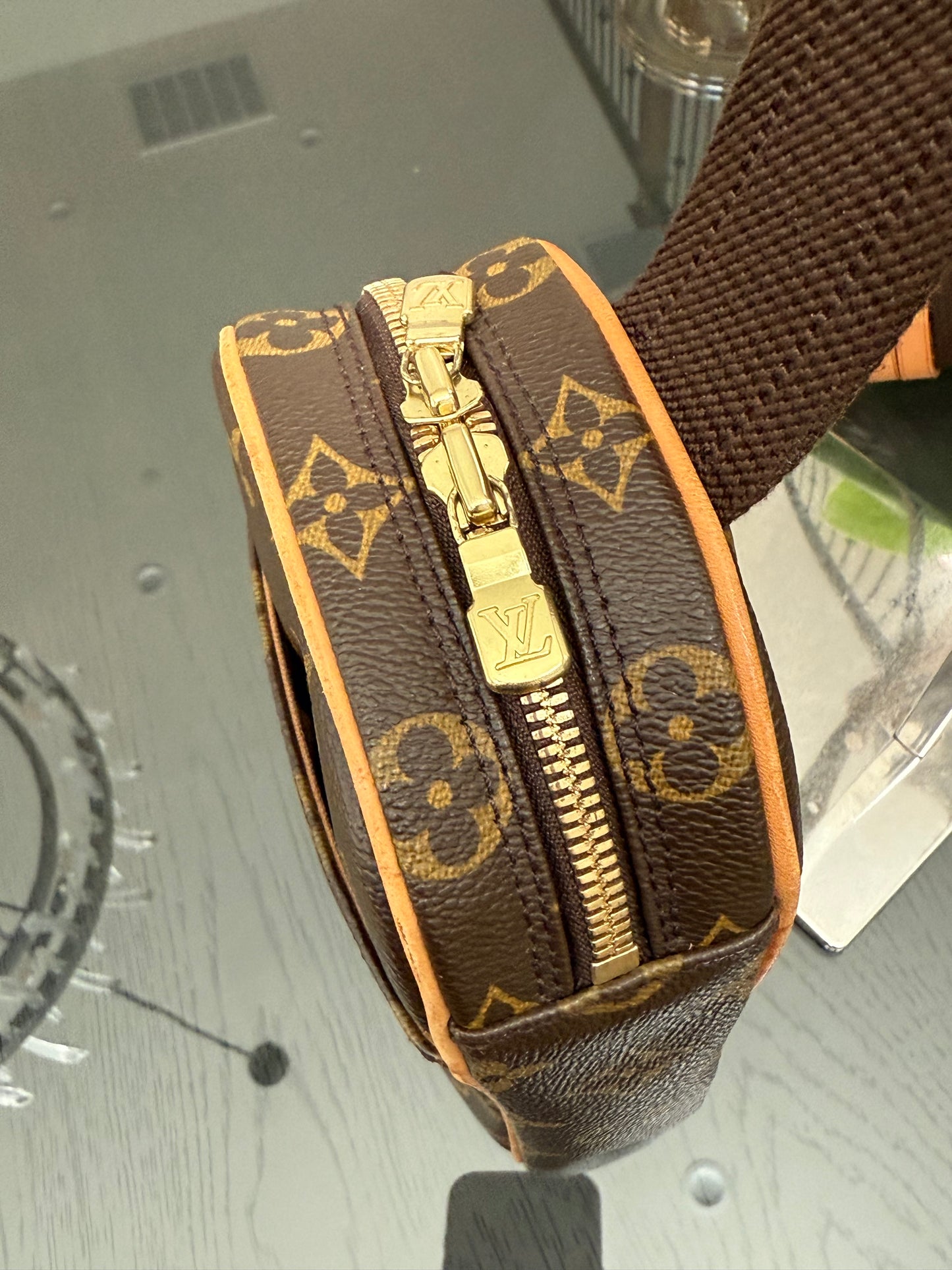 Pochette Gange -Year: 2004