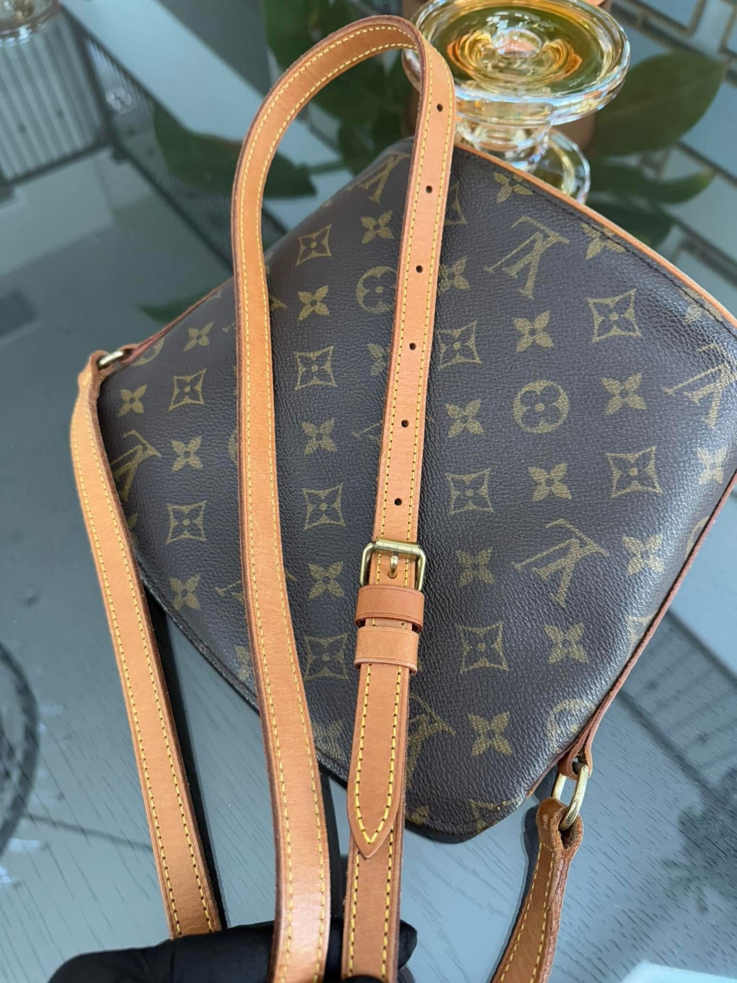 Drouot Crossbody
π
Year: 2001