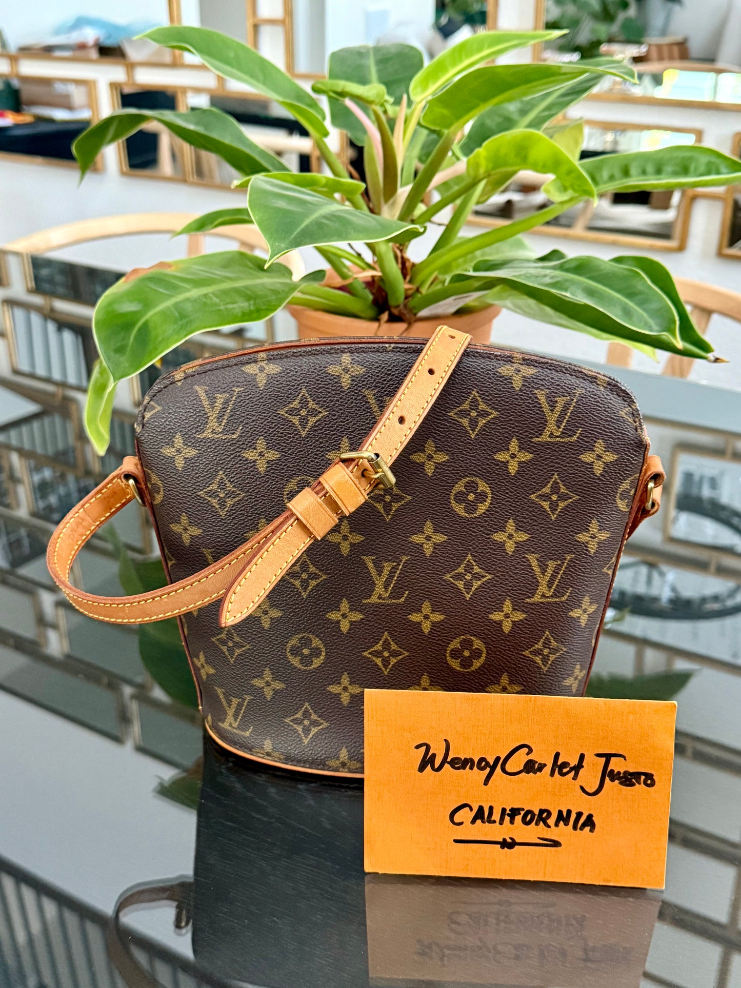 Drouot Crossbody ๐
Year: 2000