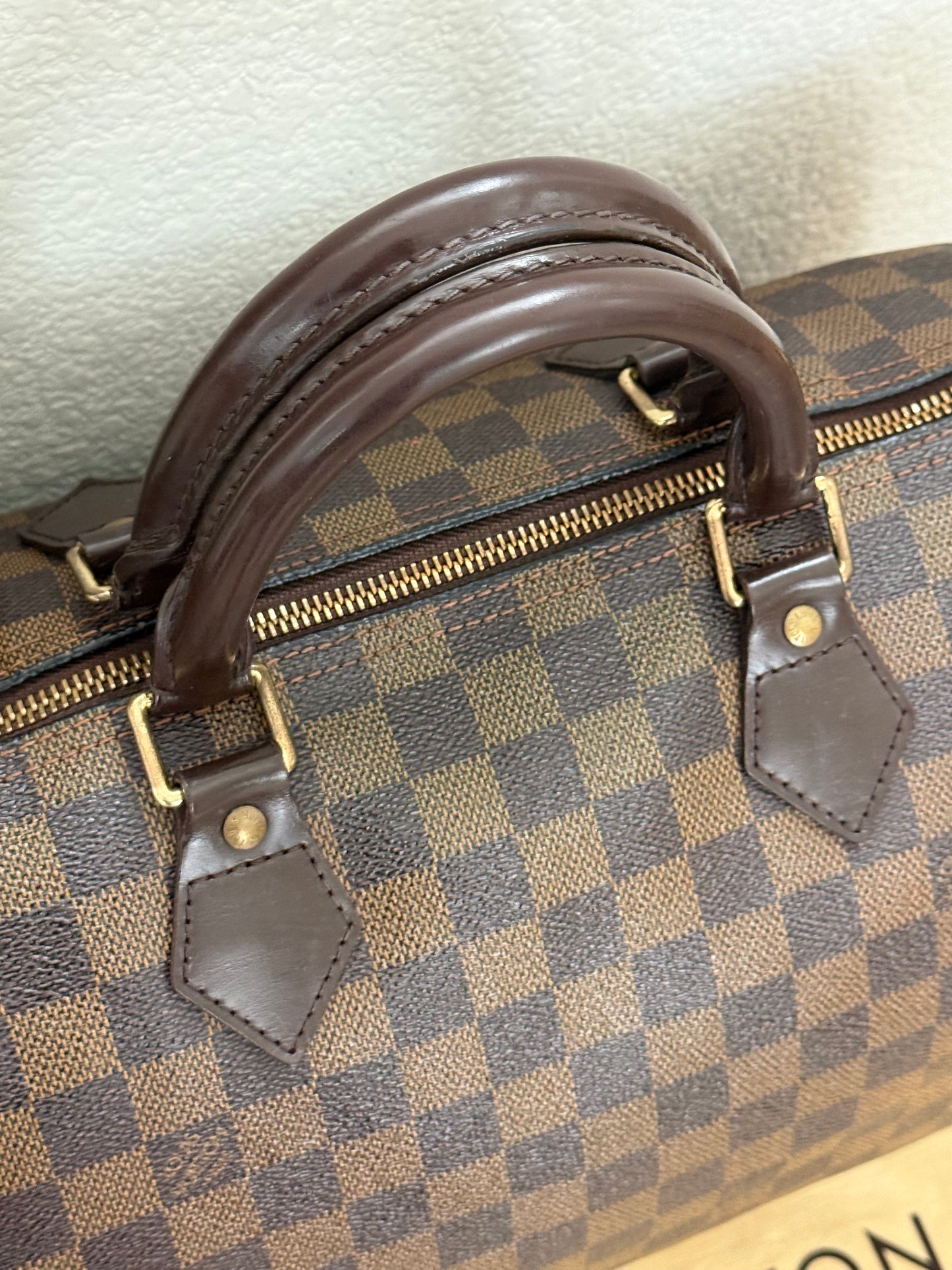 Speedy 30 in DE with π Lock & Key and Dustbag - π
Year: 2008