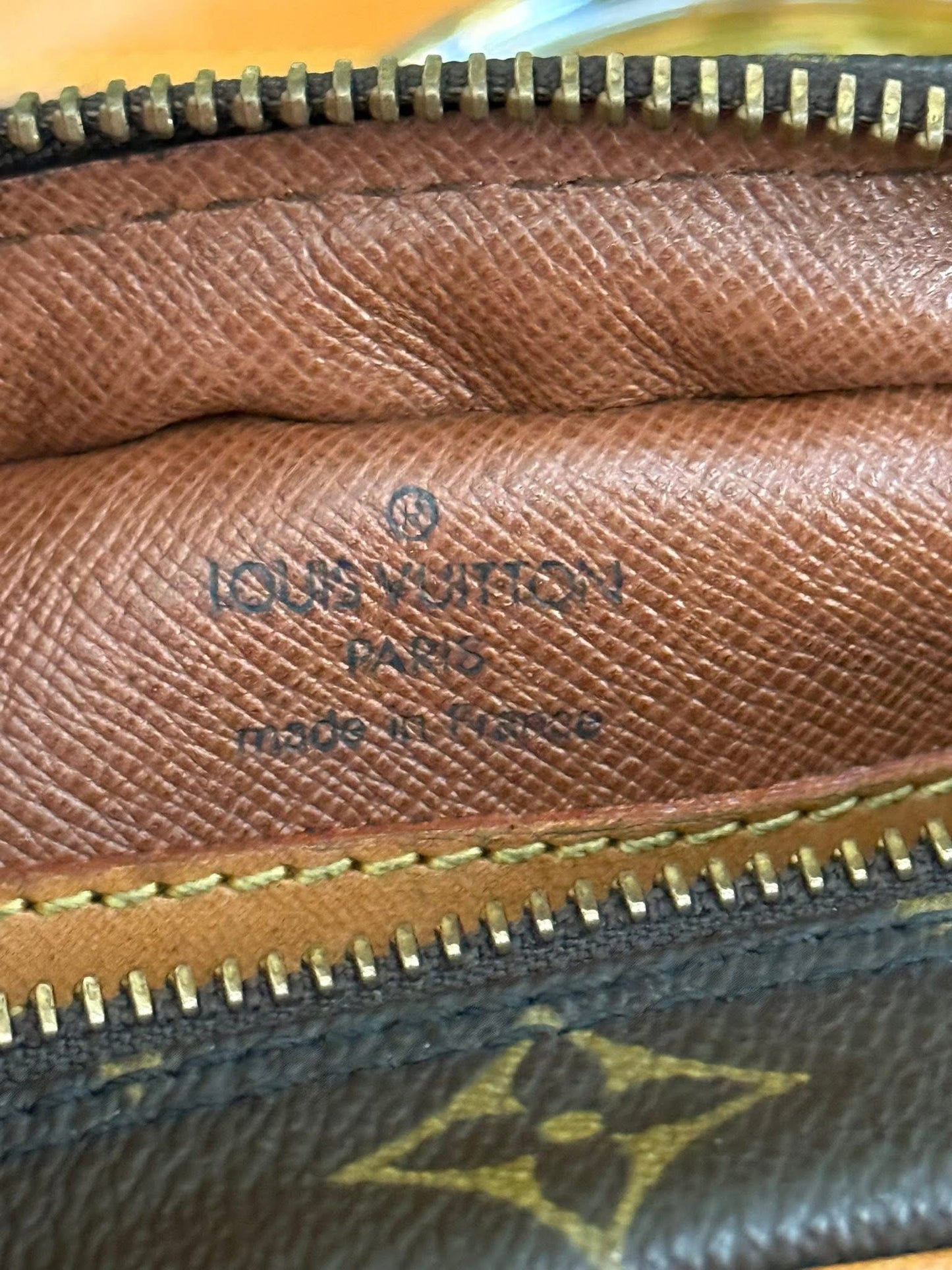 Blois Crossbody -๐๏ธ Year: 1995