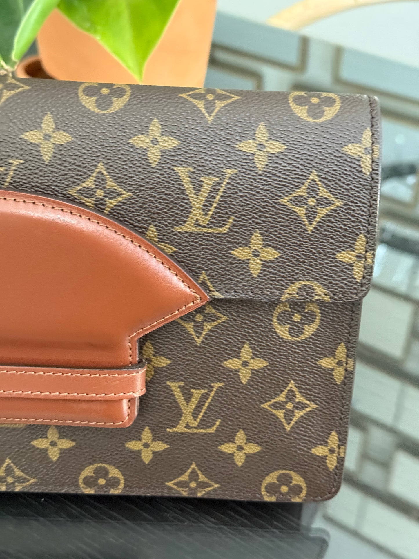 Chaillot Clutch w/ Dustbag 🗓️ Year: 1987