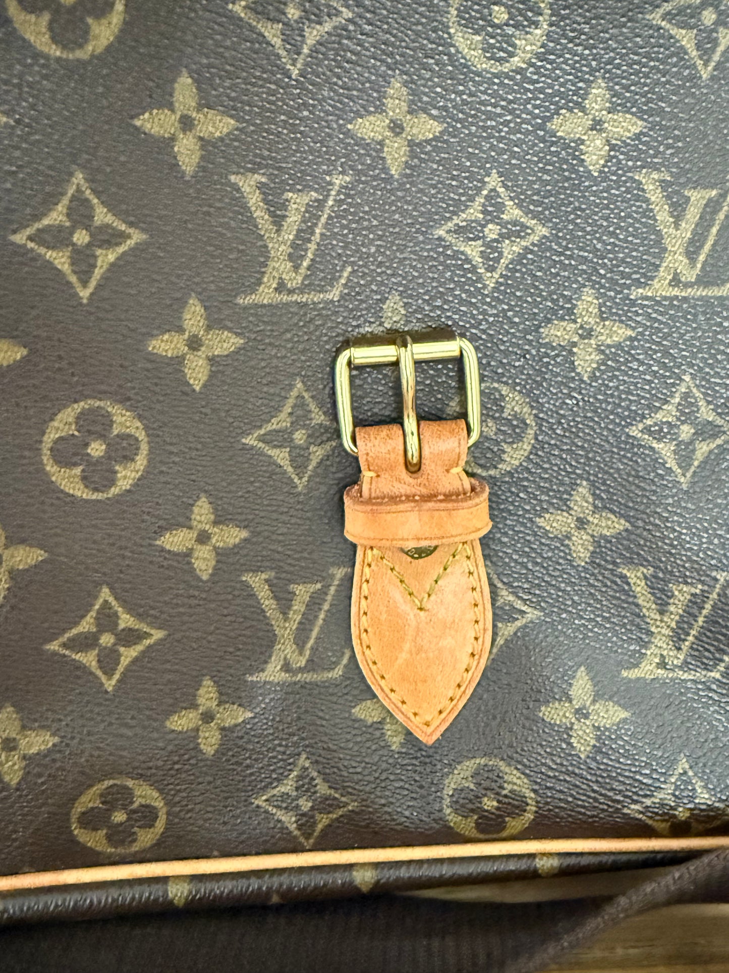 Gibeciere GM Crossbody - π
Year: 1997