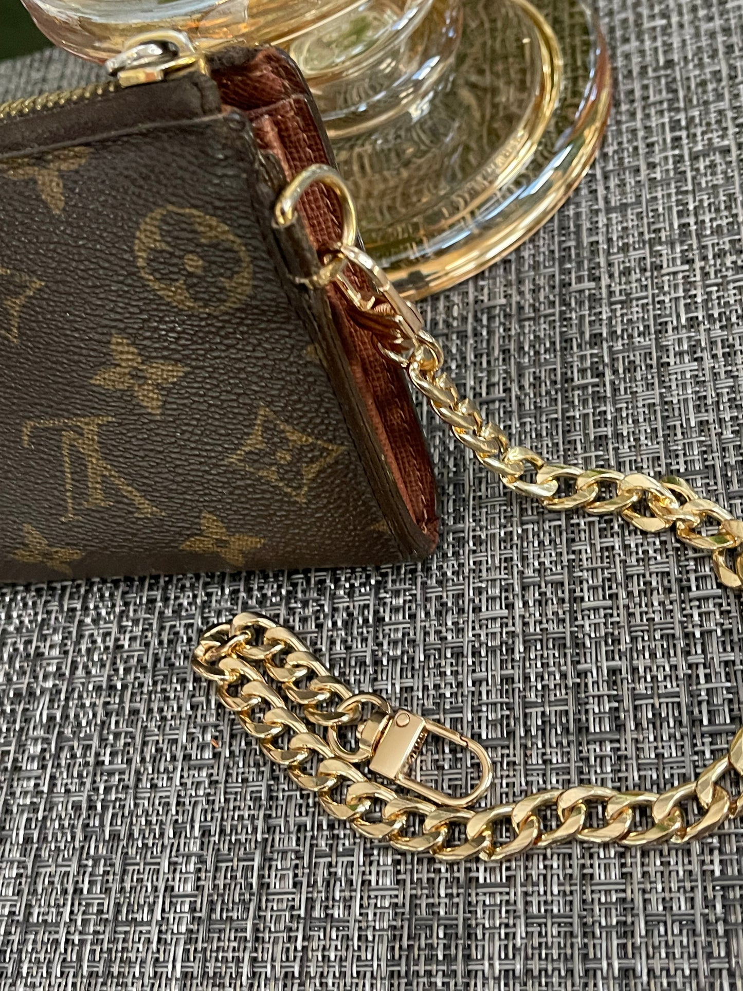 Monogram Astrid Wallet w/ generic wrist strap - ๐
Year: 2008