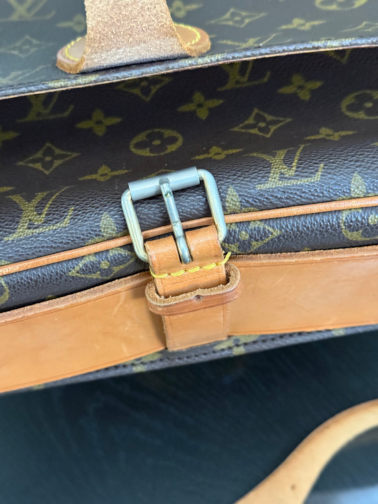 Cartouchiere GM Crossbody -🗓️ Year: 1982