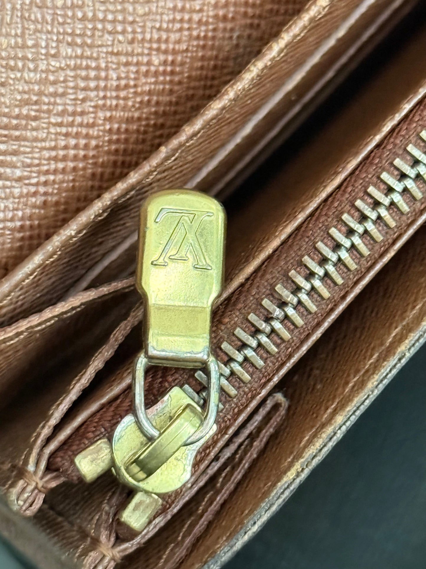 Sarah Wallet with 10 Cardholders 🗓️ Year: 2008
