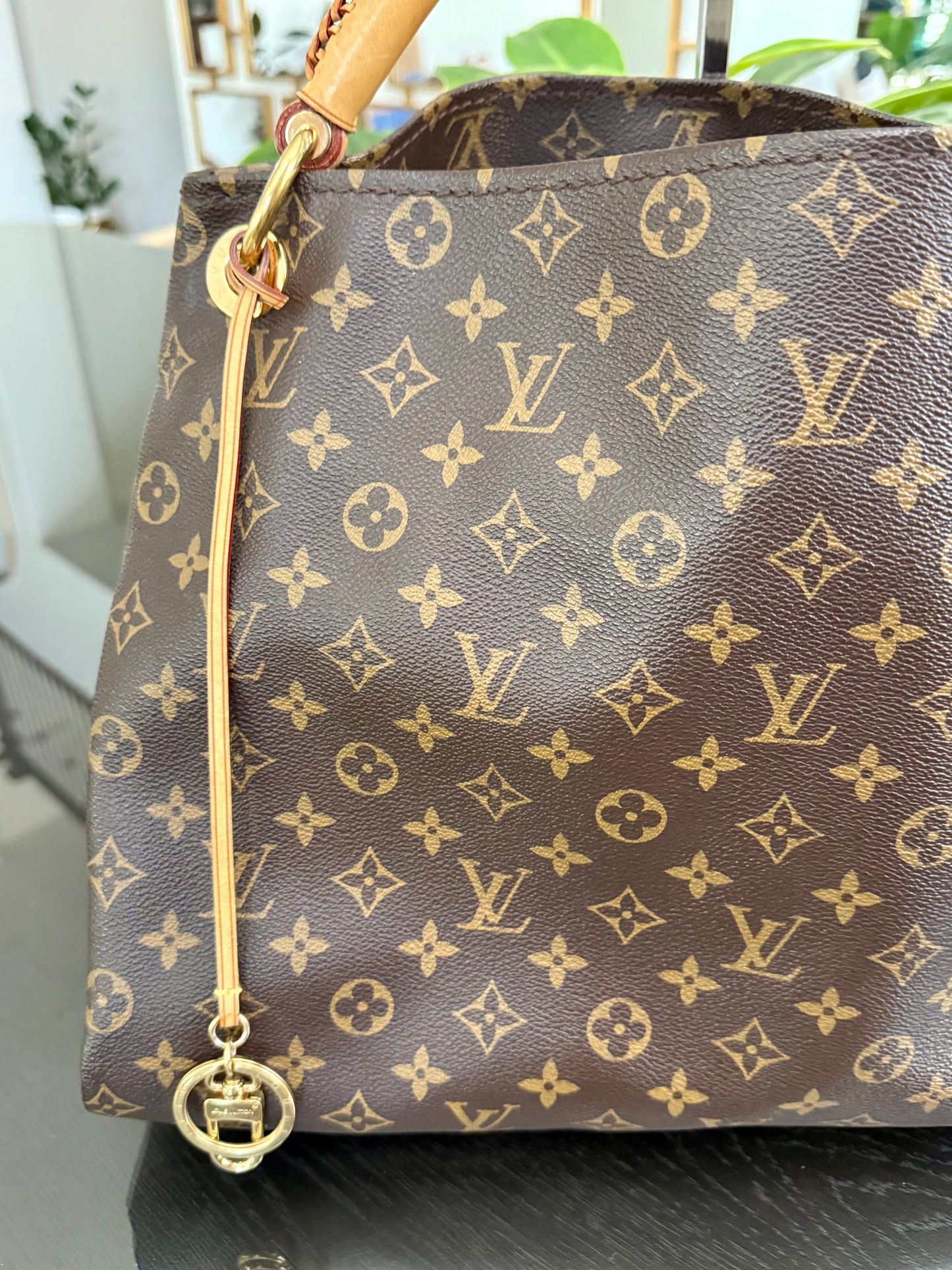 Artsy MM with Dustbag and Insert Organizer - ๐
Year: 2010