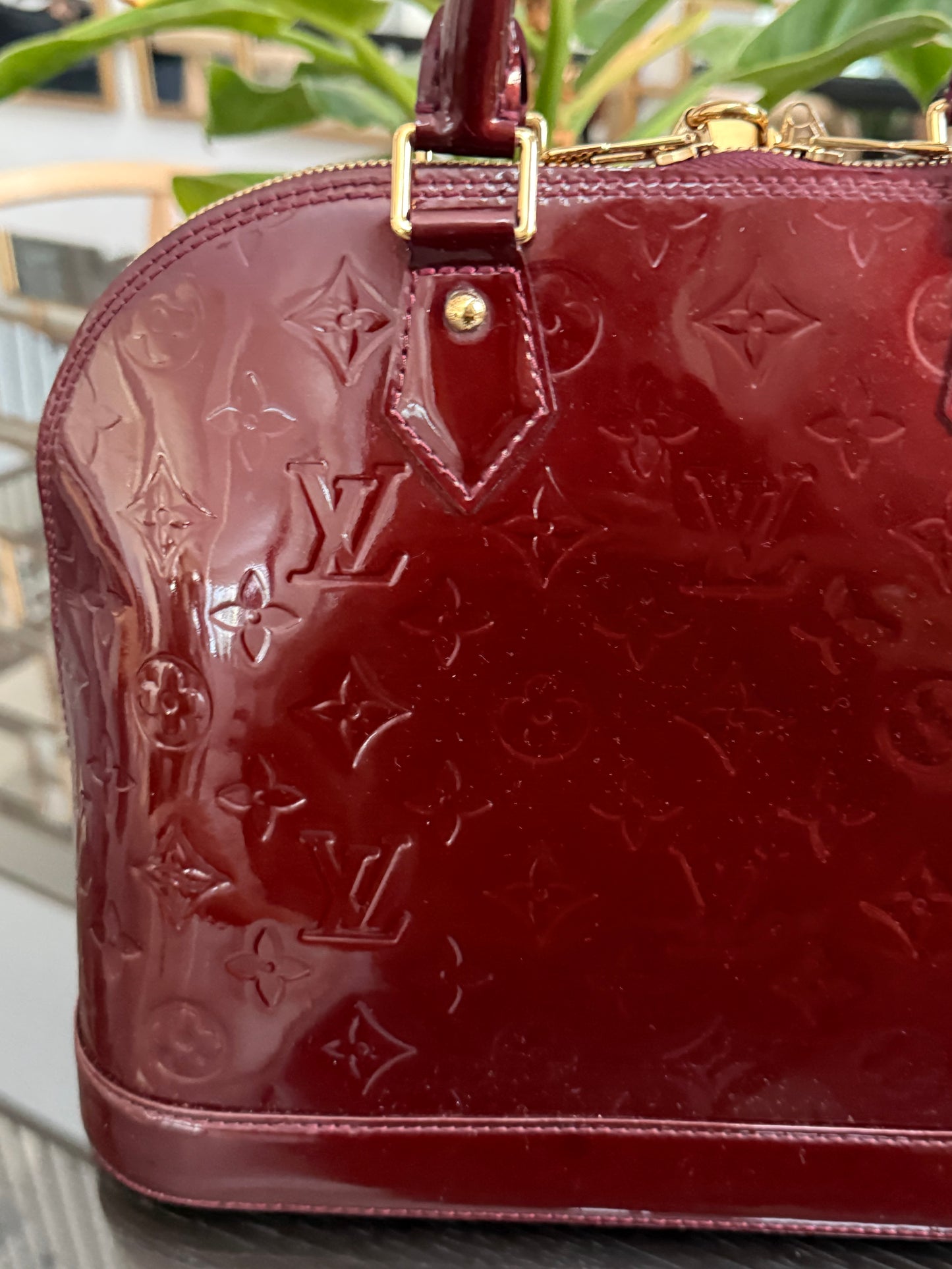 Vernis Alma PM Amarante with Lock π and key, clochette and Dustbag π