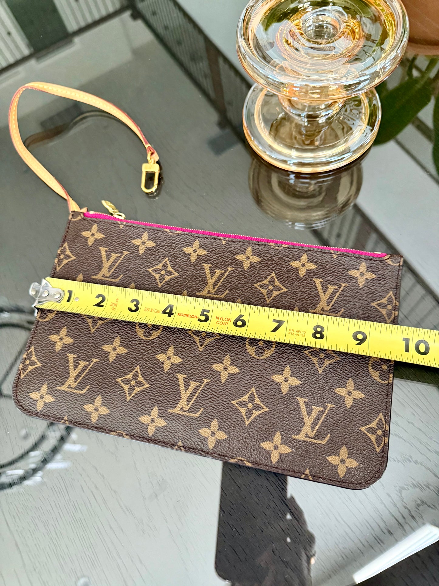 Neverfull MM Pouch in Peony interior -🗓️ Year:2019
