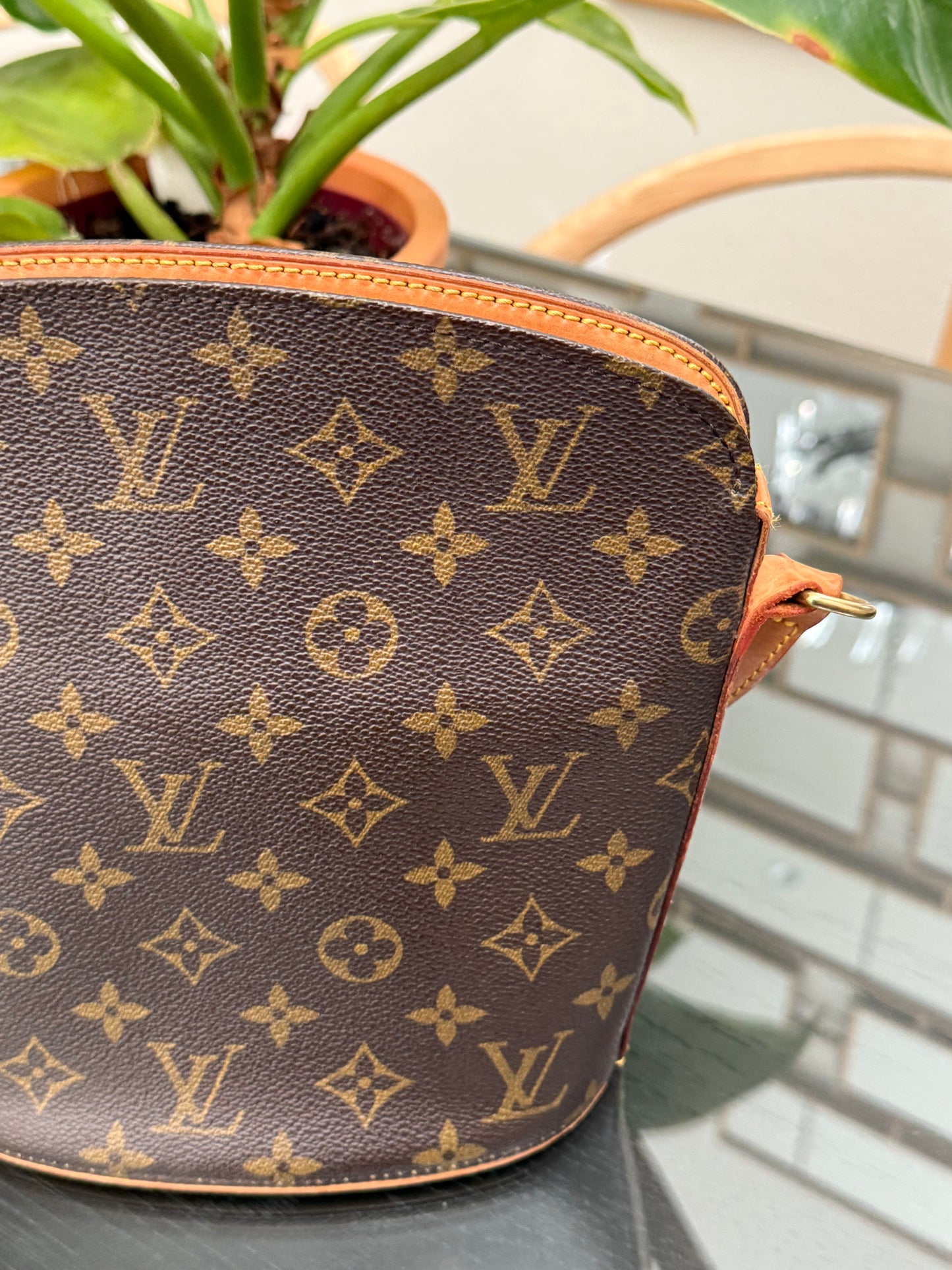 Drouot Crossbody
π
Year: 1996