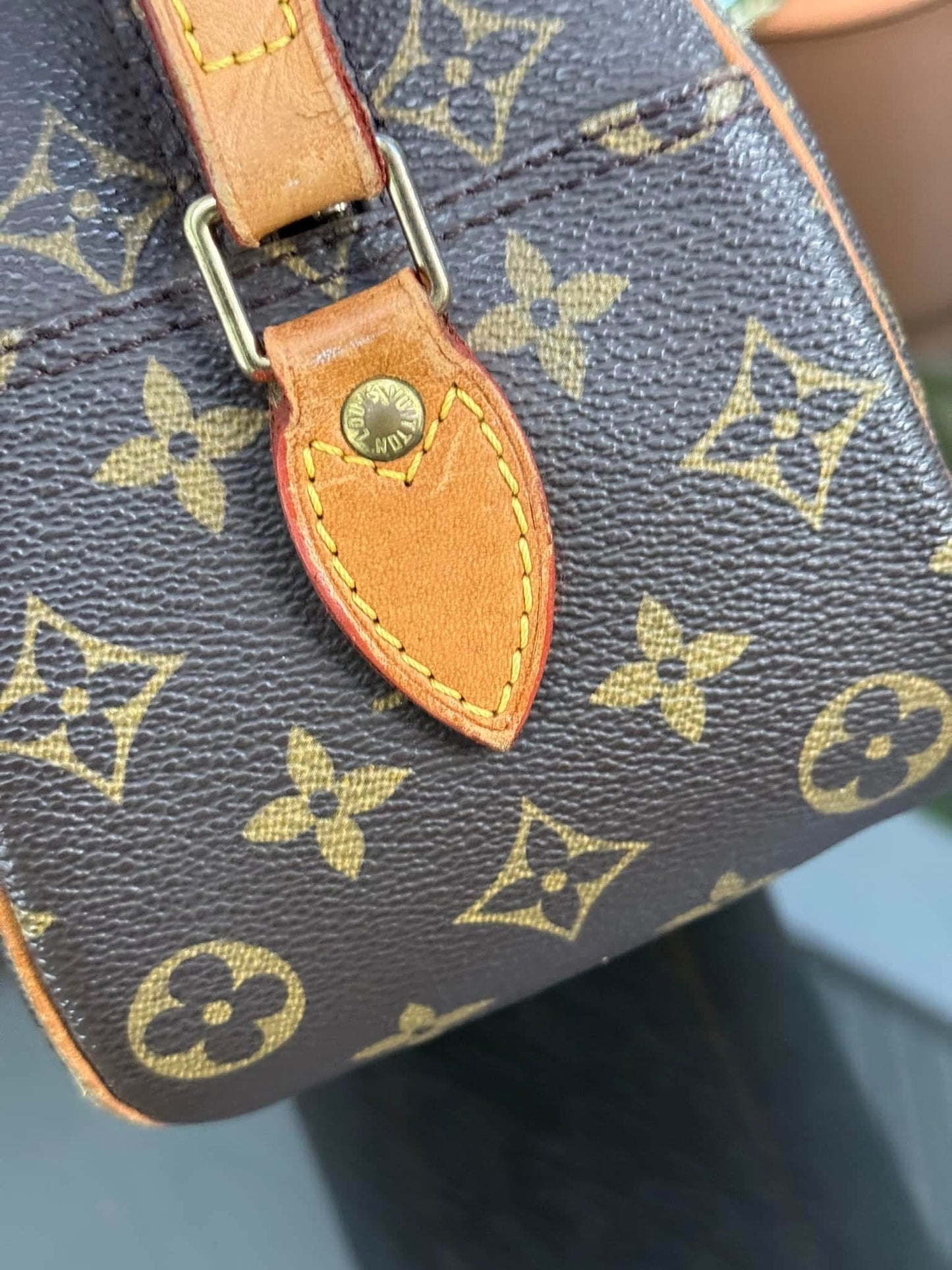 Blois Crossbody -๐๏ธ Year: 1999