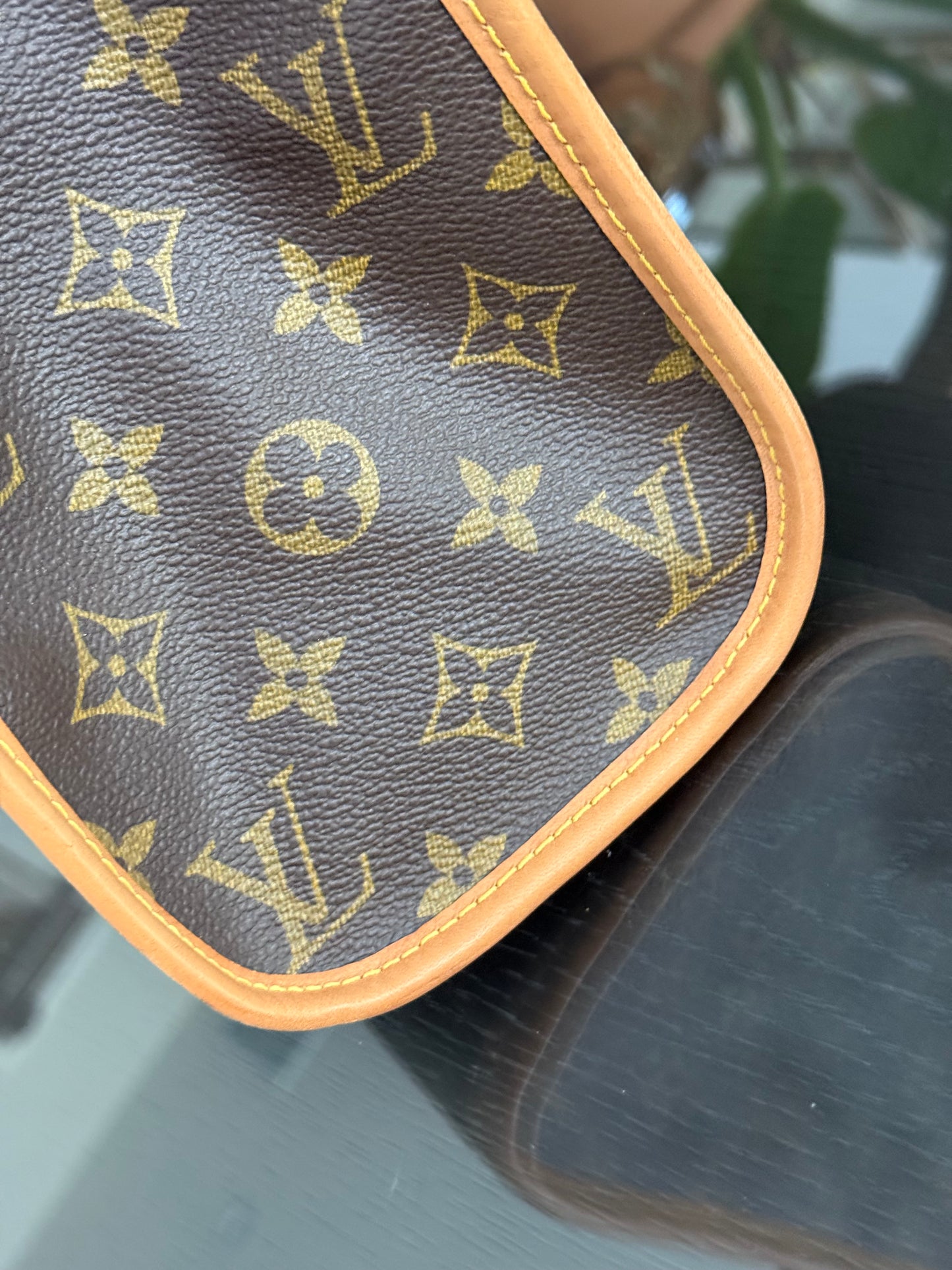 Beverly GM Satchel Crossbody - 📅 Year: 1991