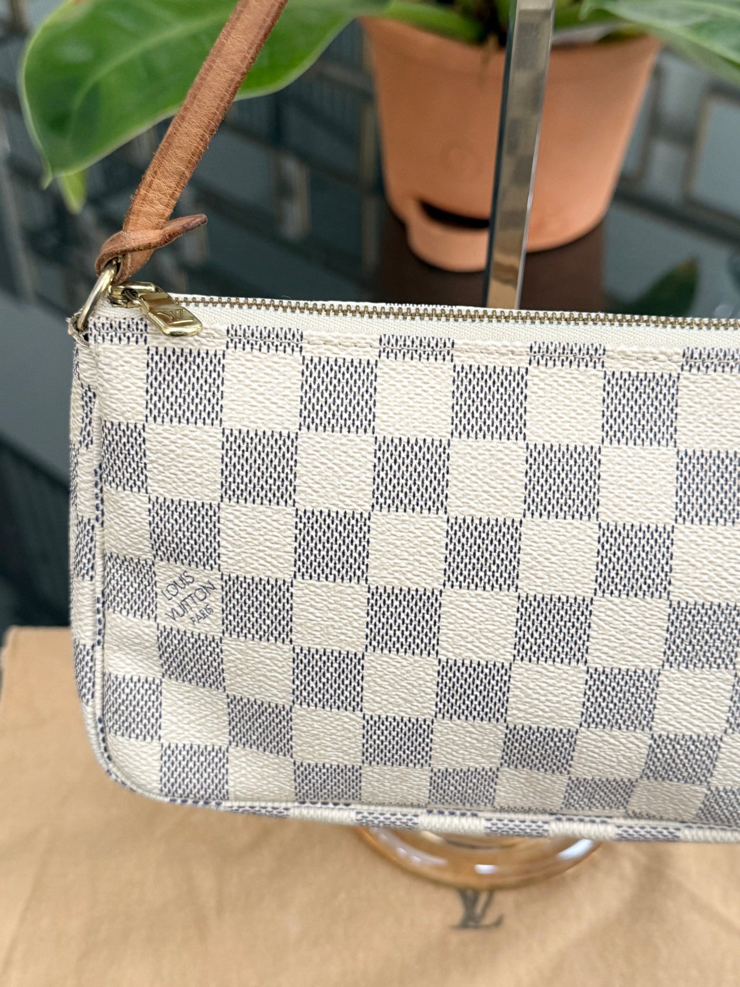 Pochette Accessories in Azur - π
Year: 2007