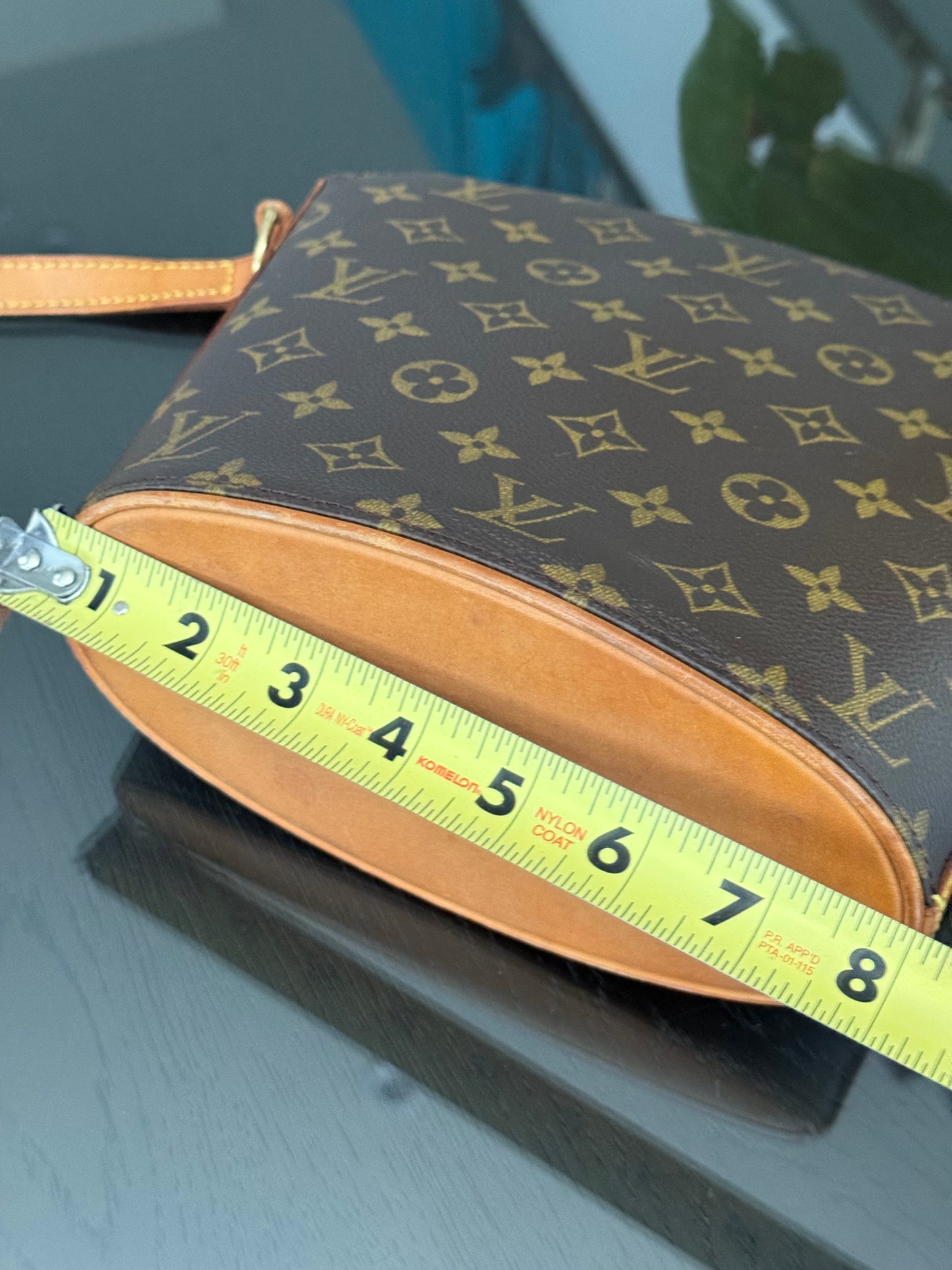 Drouot Crossbody ๐
Year: 2000