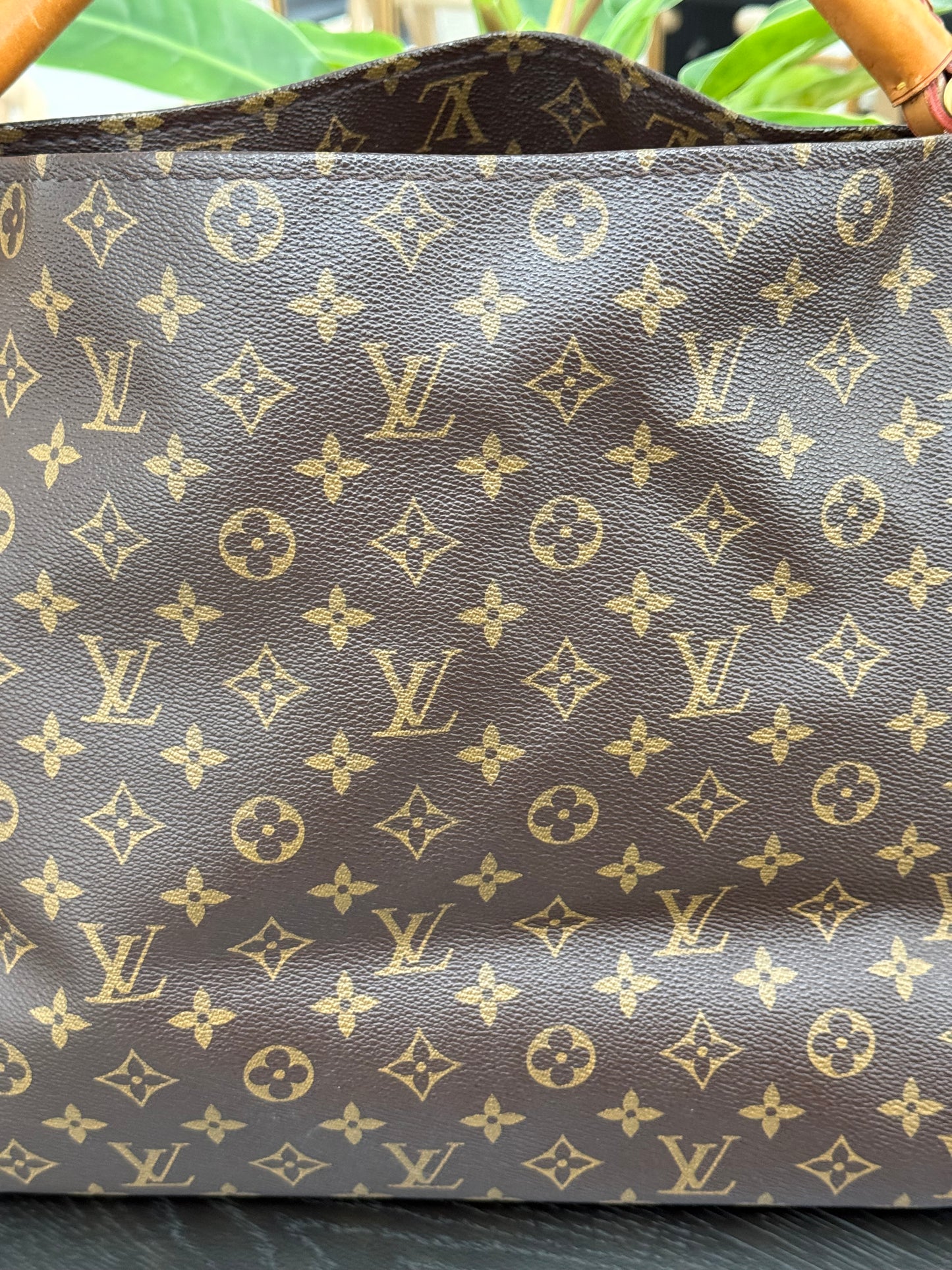 Artsy MM with Dustbag, Insert Organizer and twilly - ๐
Year: 2010