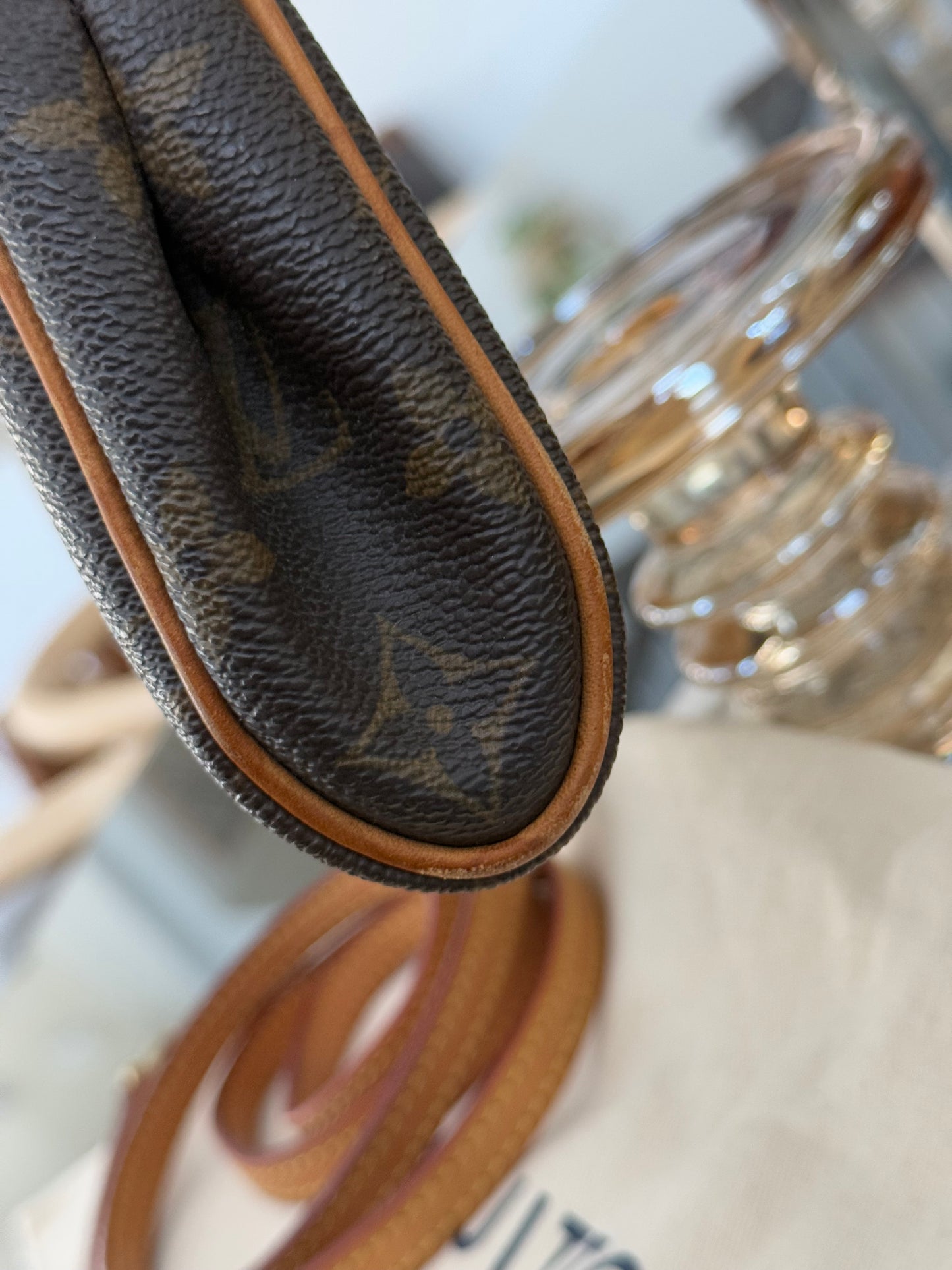 Eva Clutch with Insert Organizer and Dustbag🗓️ Year: 2011