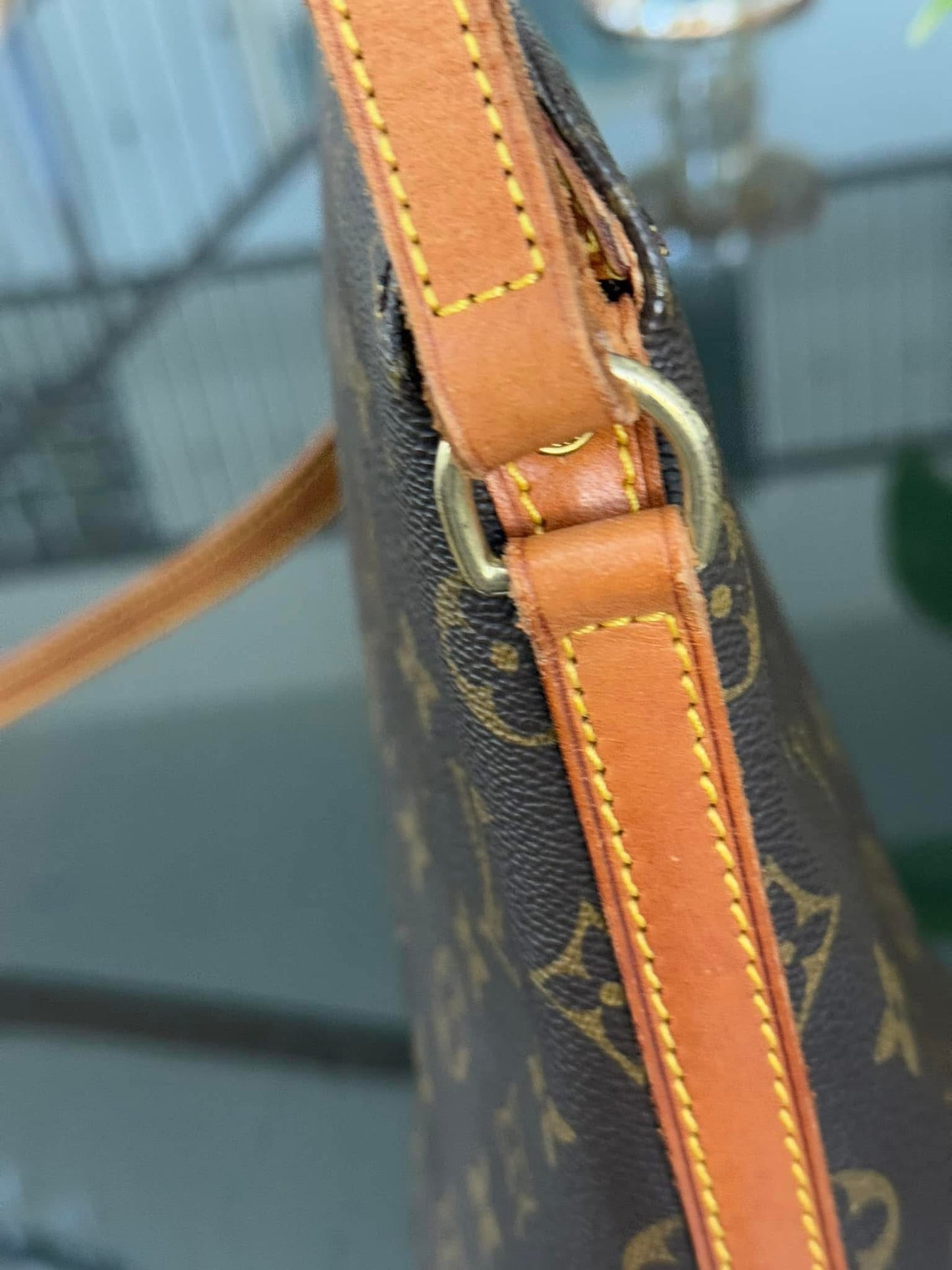 Drouot Crossbody
π
Year: 2001