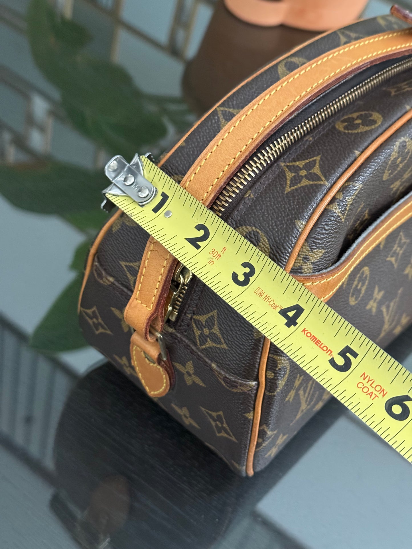 Blois Crossbody -🗓️ Year: 1999
