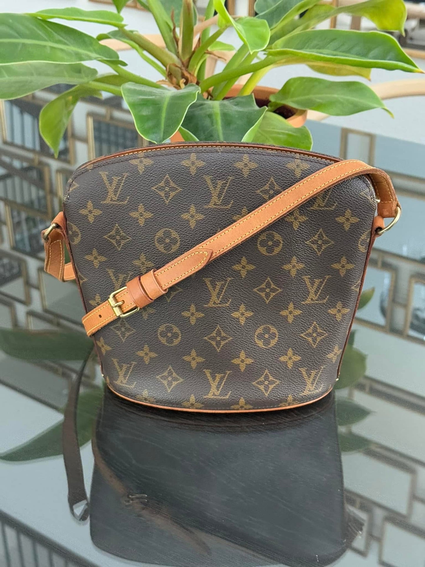 Drouot Crossbody
π
Year: 2001