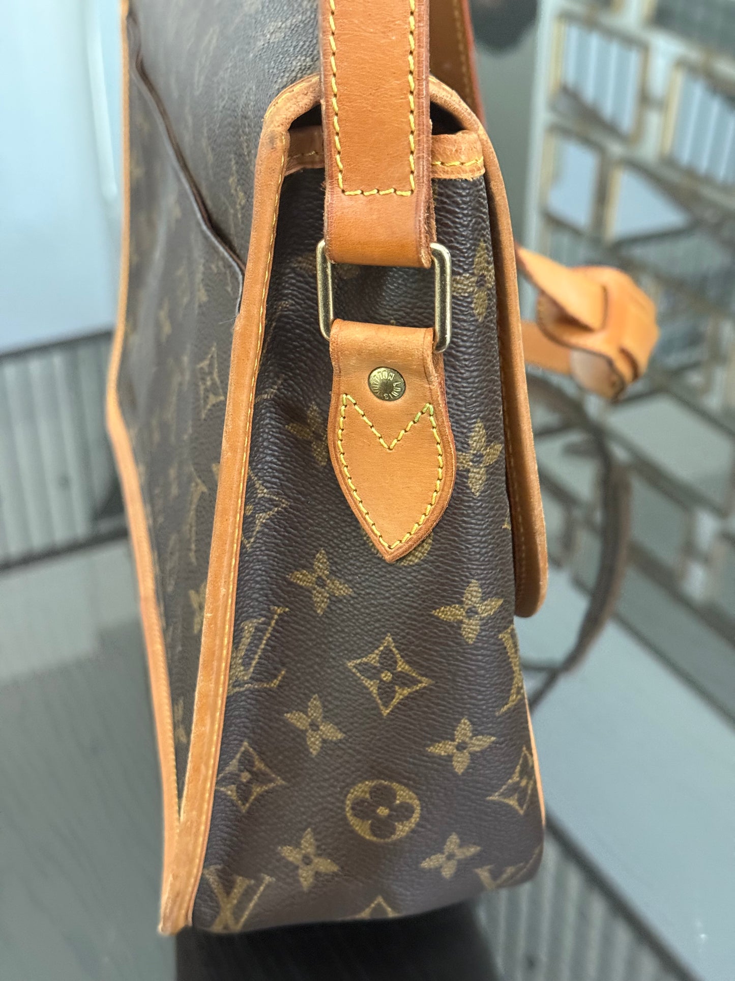 Gibeciere GM Messenger/ Crossbody Bag ๐
Year: 1994