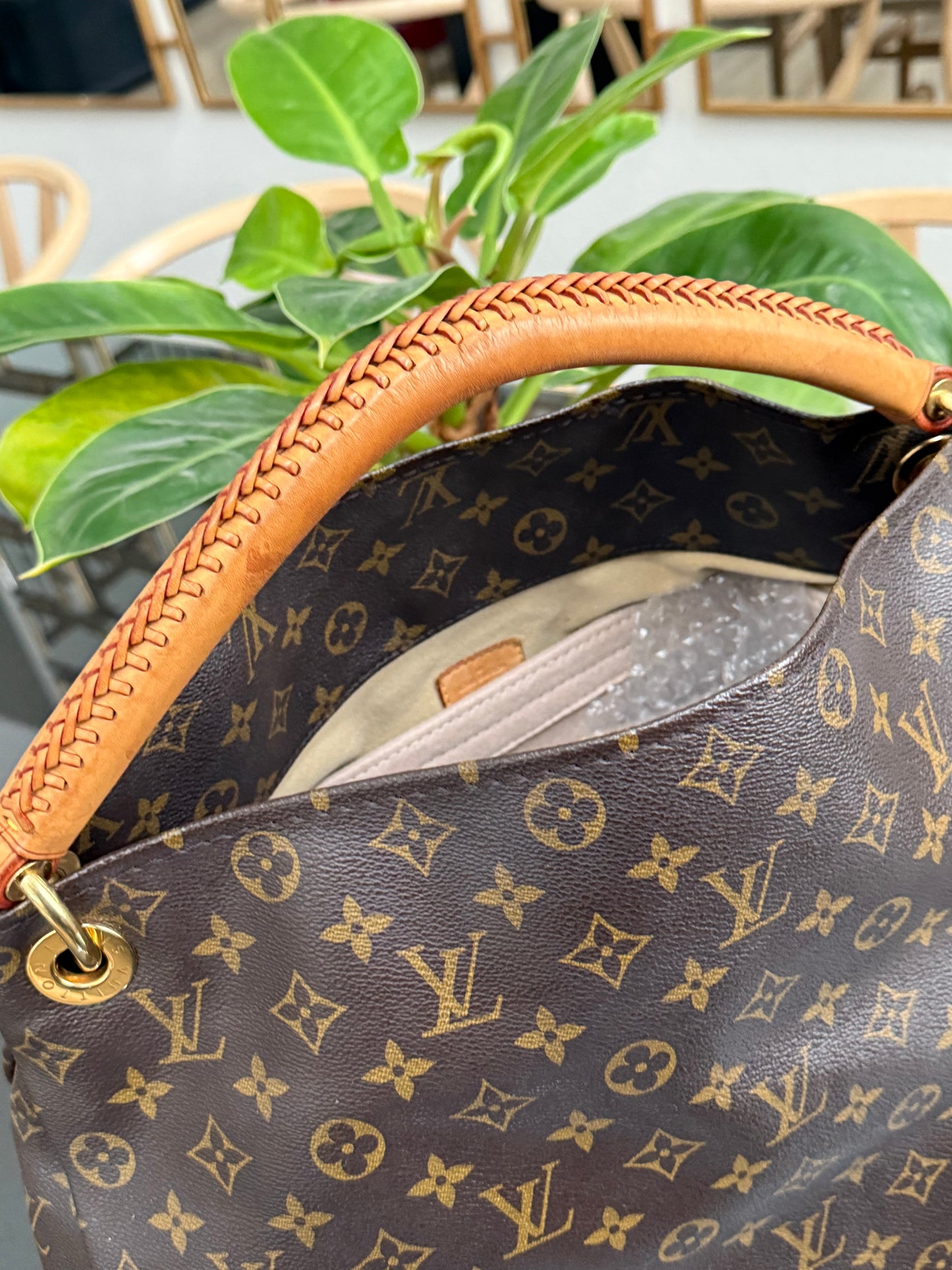 Artsy MM with Dustbag and Insert Organizer - ๐
Year: 2012