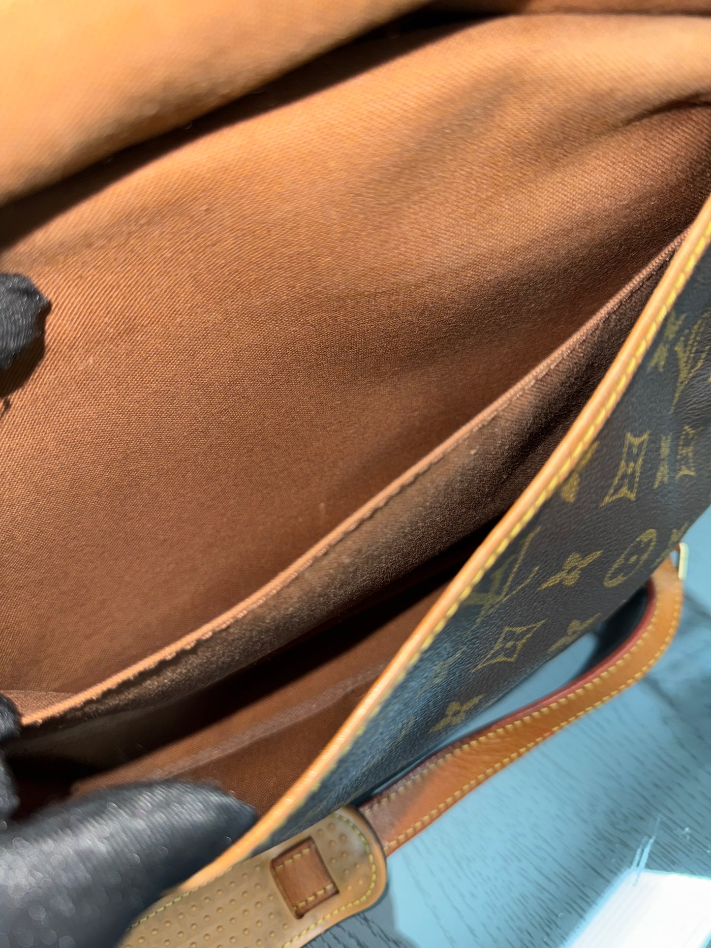 Saumur 30 Crossbody -๐๏ธ Year: 1992