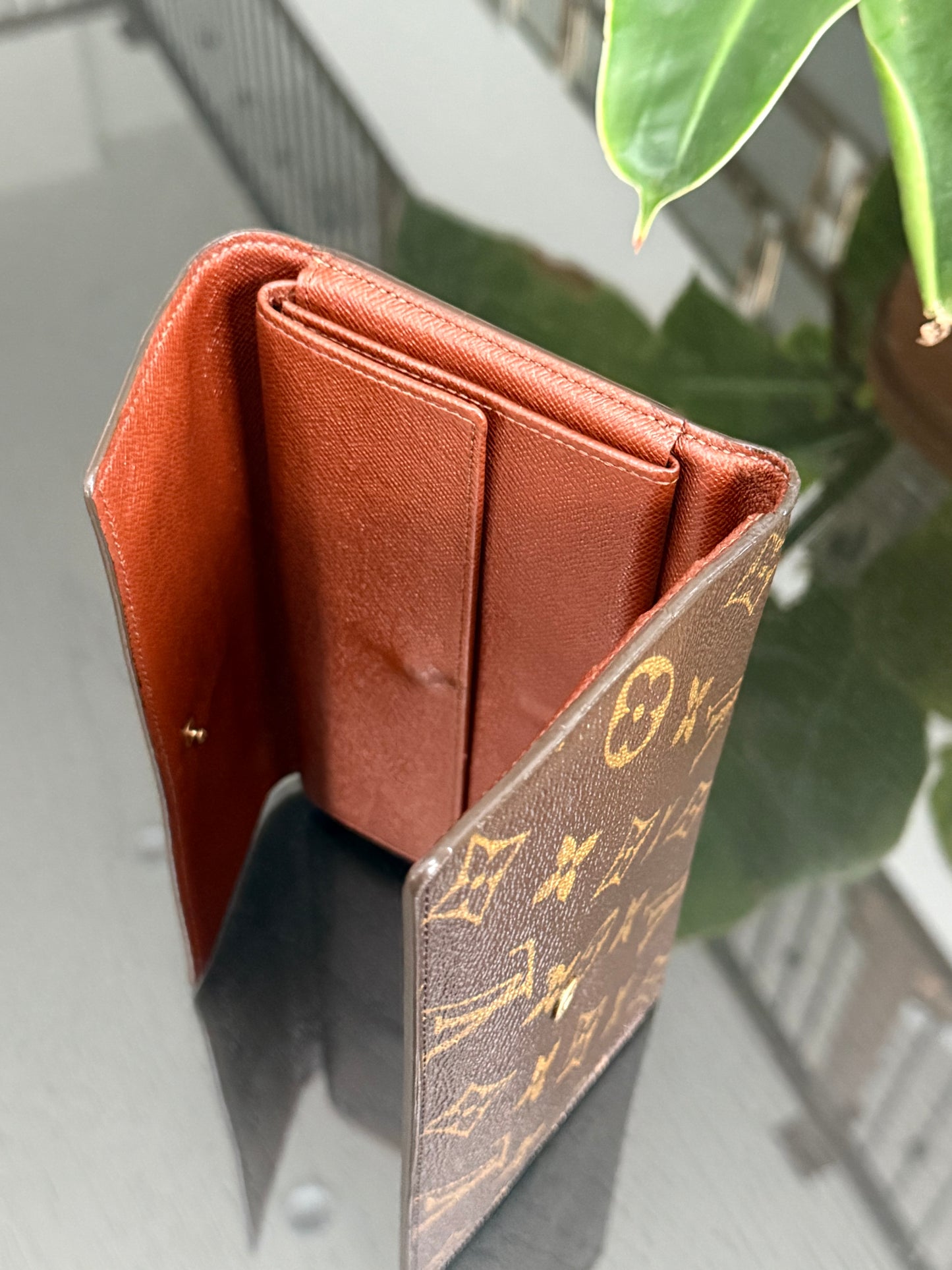 International Wallet in Monogram 🗓️ Year: 2001