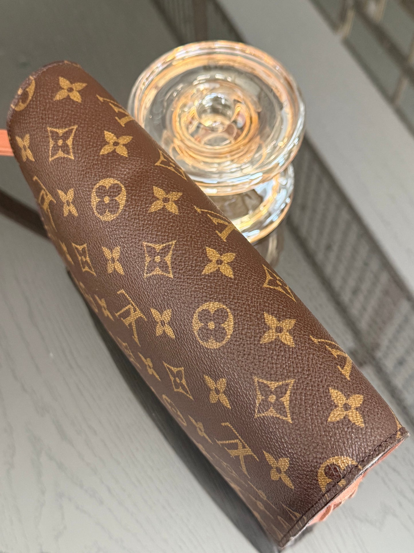 Orsay Clutch
๐๏ธ Year: 1995