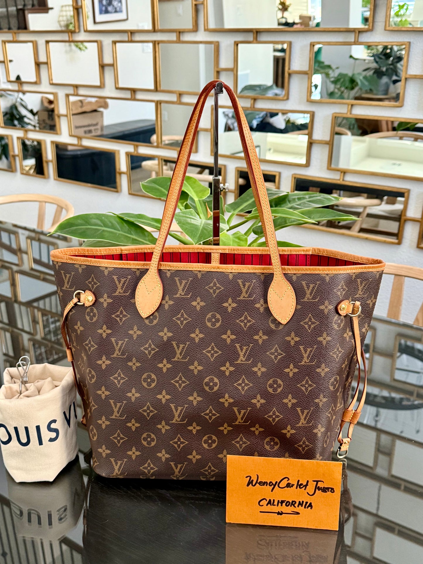Neverfull MM in Cerise/ Red interior with Dustbag ๐
Year: 2018