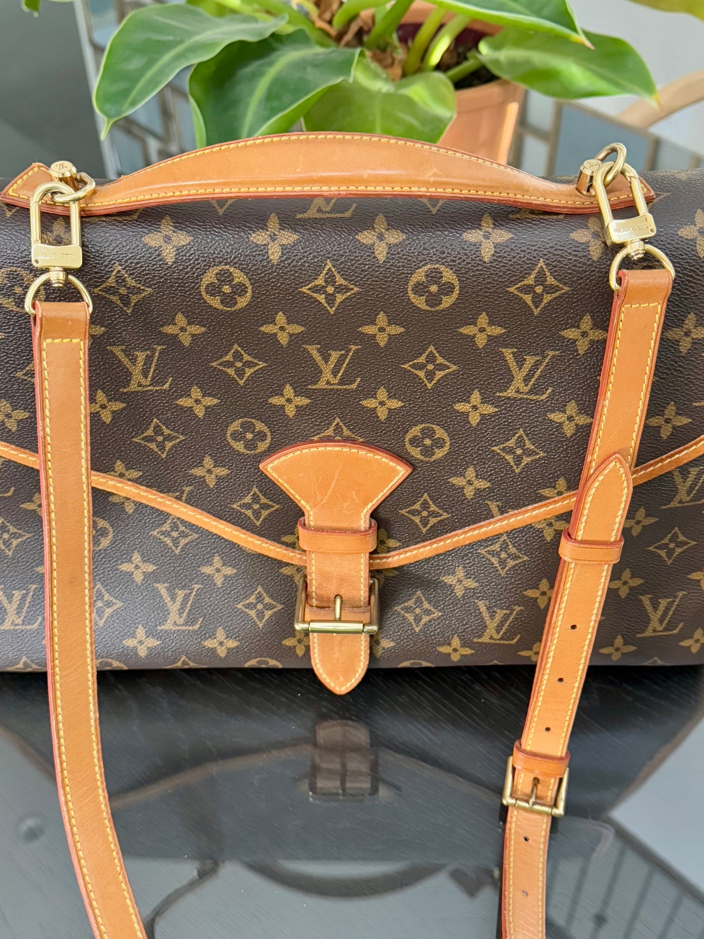 Beverly GM Satchel Crossbody - ๐
Year: 1996