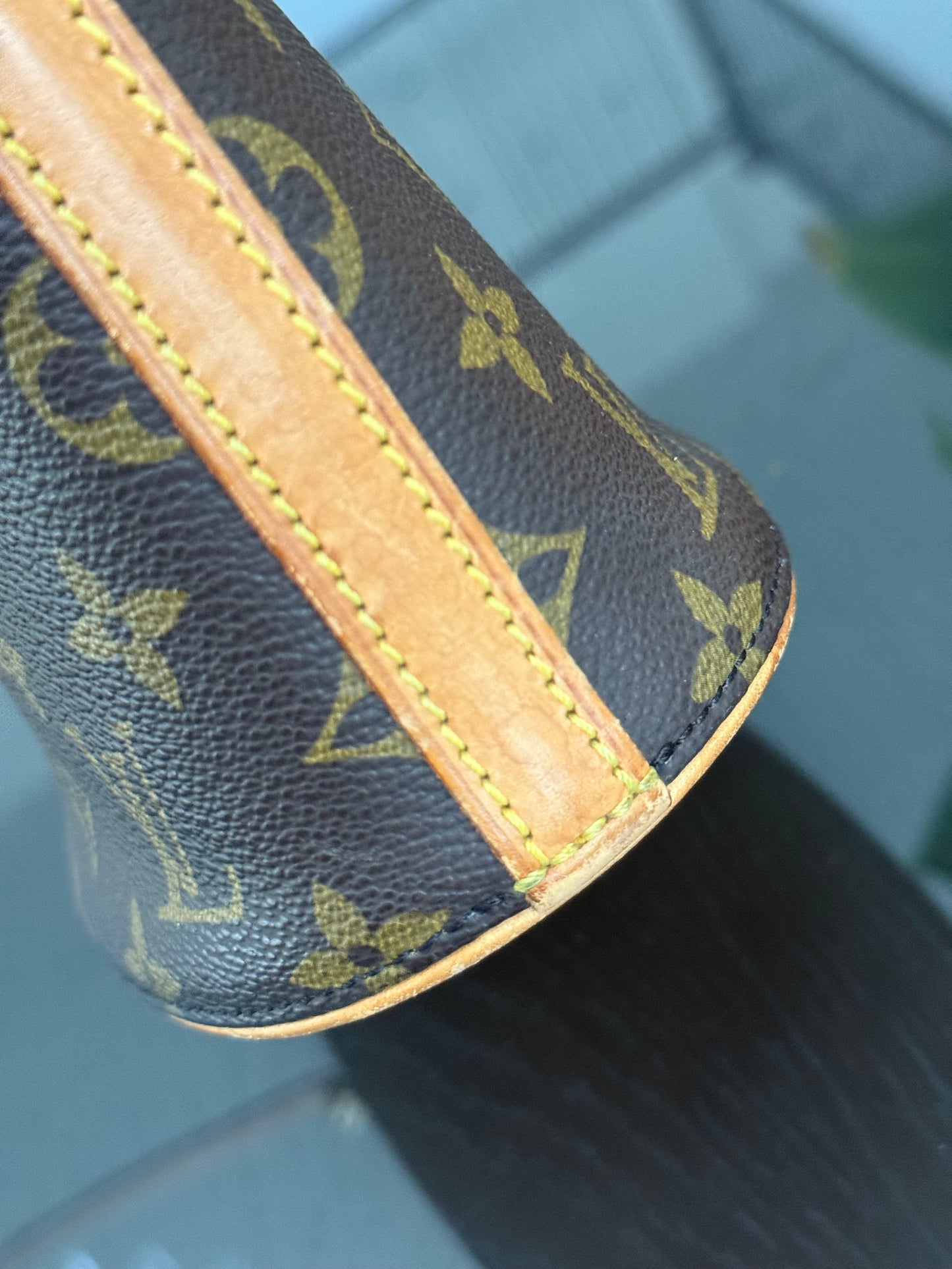 Drouot Crossbody -π
Year: 1997