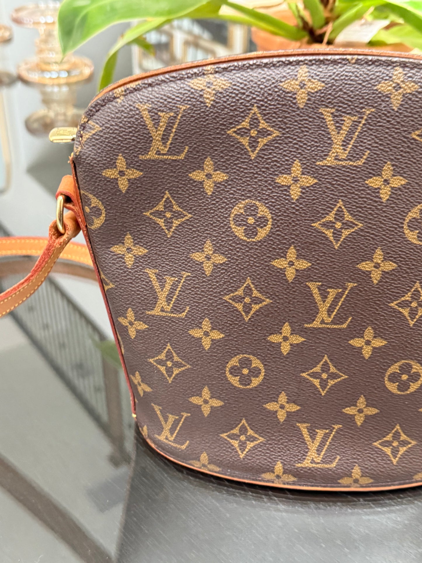 Drouot Crossbody
π
Year: 2000