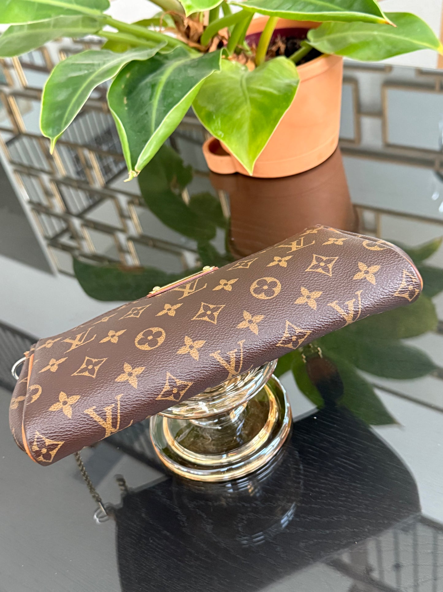 Eva Clutch with Dustbag- ๐๏ธ Year: 2015