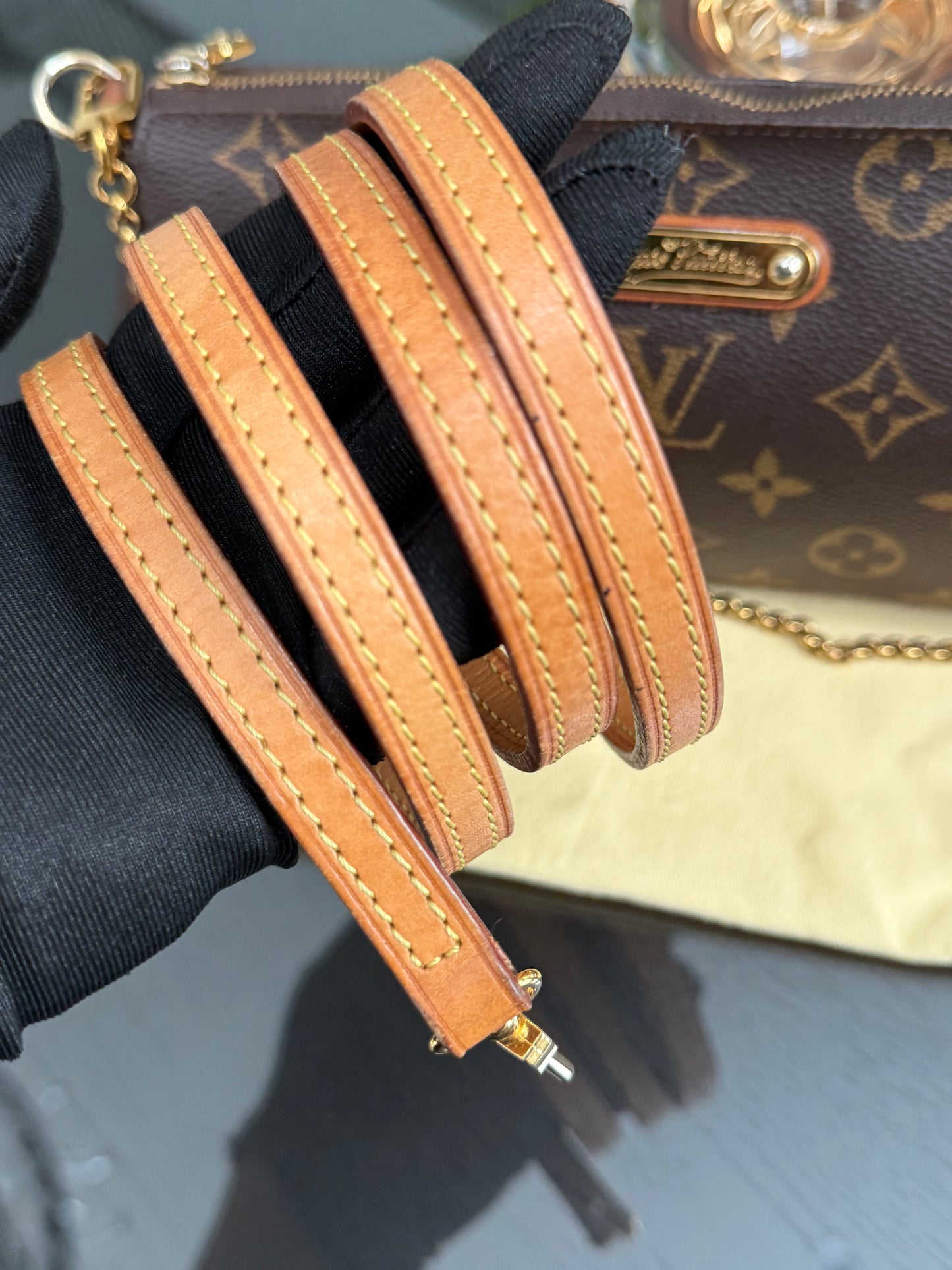 Eva Clutch Crossbody with Dustbag and Box🗓️ Year: 2015