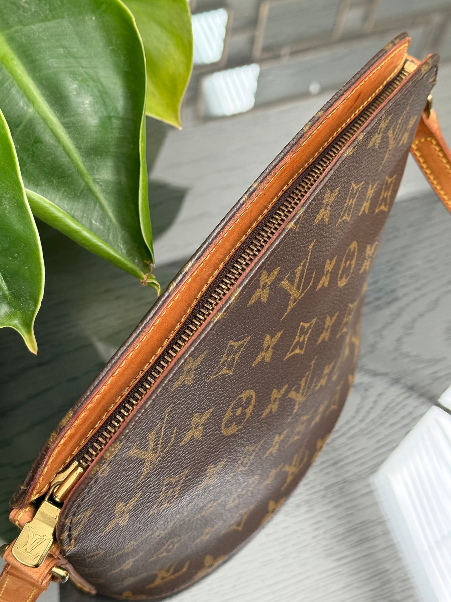 Drouot Crossbody
π
Year: 1996