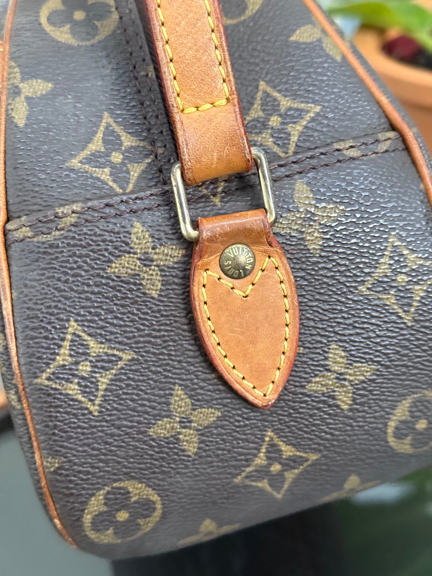 Blois Crossbody -🗓️ Year: 2002