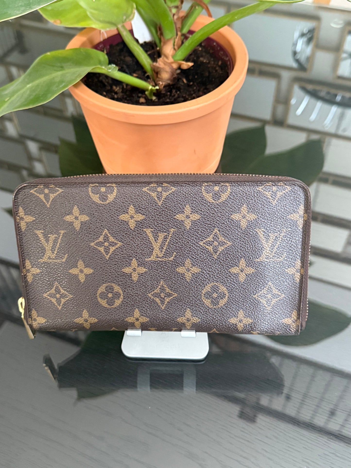 Monogram Zippy Wallet Organizer with box and Paper bag 🗓️ Year: 2017