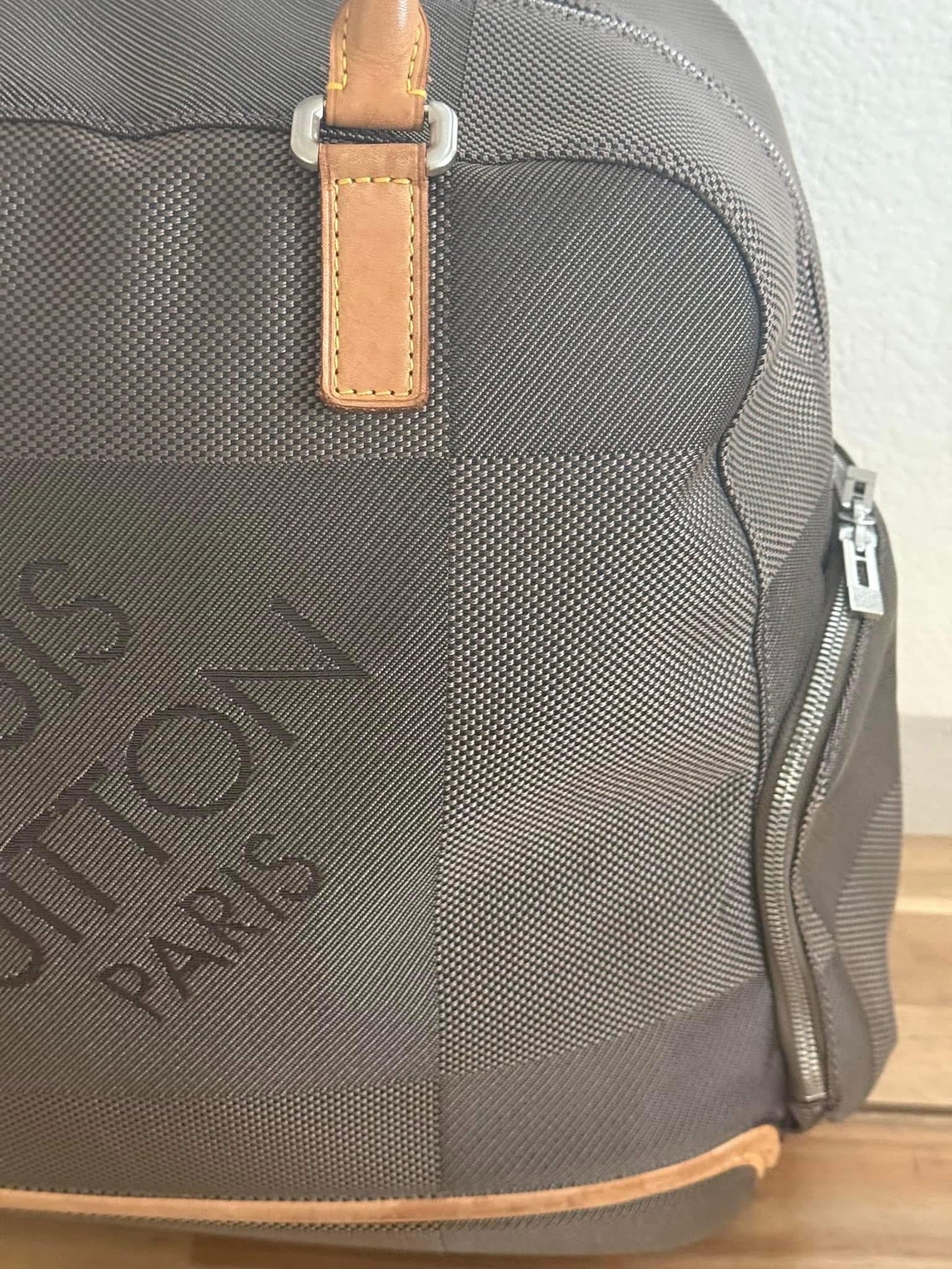 Damier Geant Aventeur Sport/Travel Bag -Year: 2004