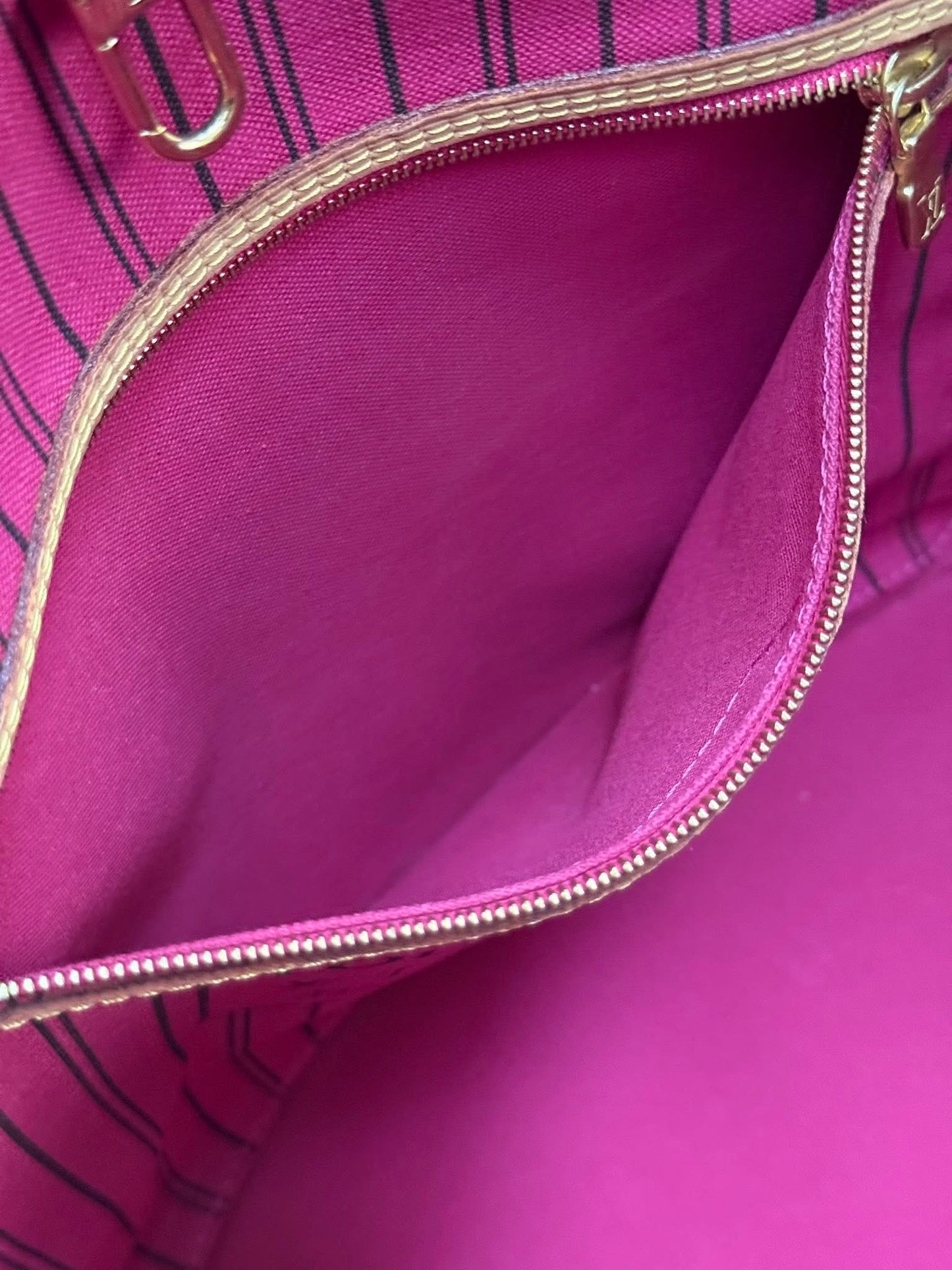 Neverfull MM Monogram in Peony with Dustbag and Insert organizer π
Year: 2020