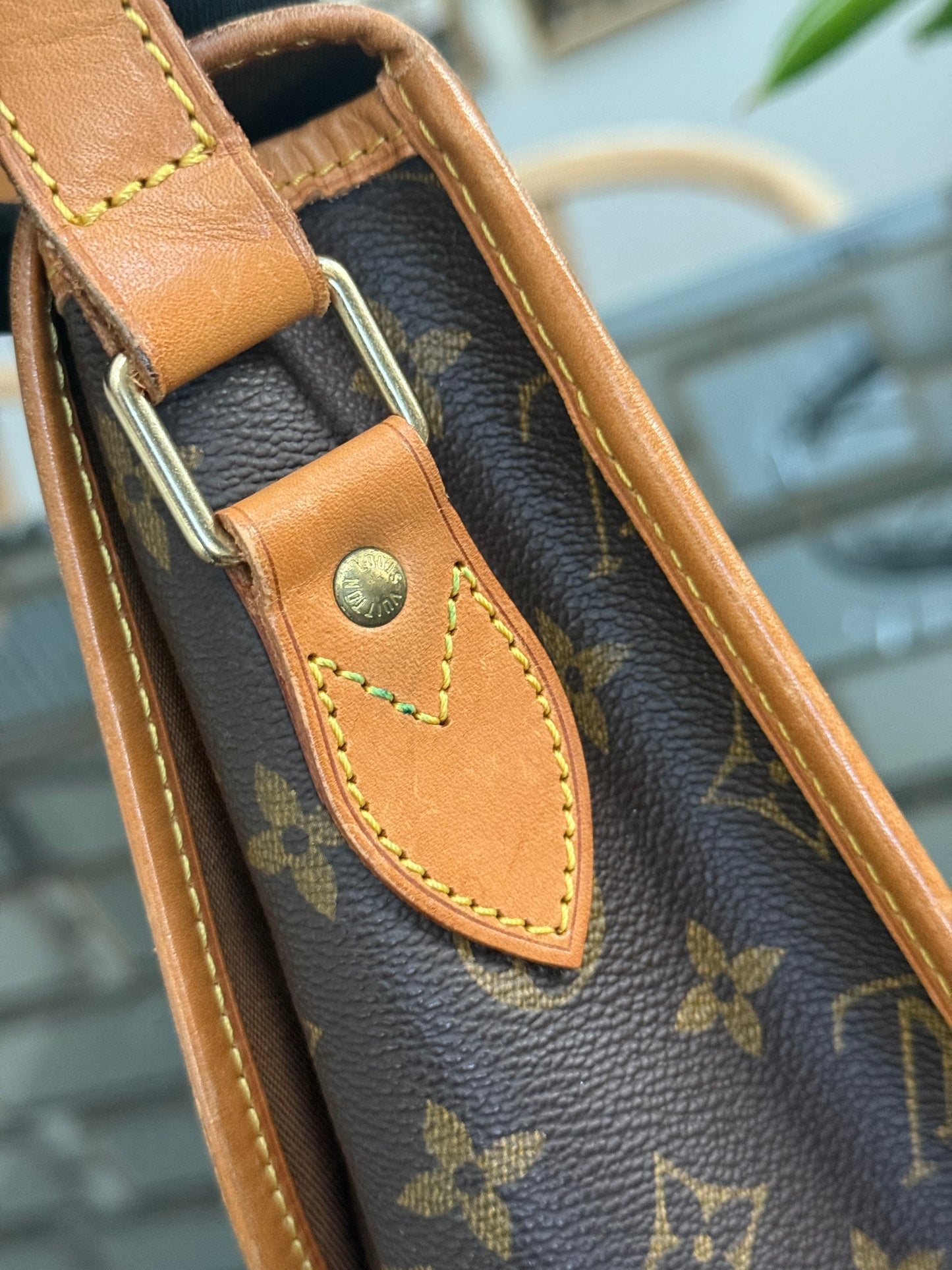 Gibeciere GM Messenger/ Crossbody Bag ๐
Year: 1994