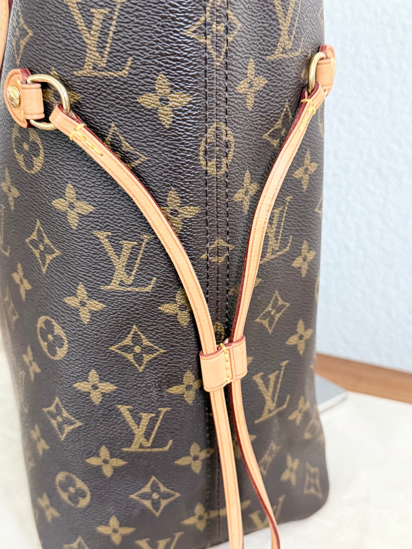 Neverfull MM with Dustbag and Insert Organizer -Year: 2012