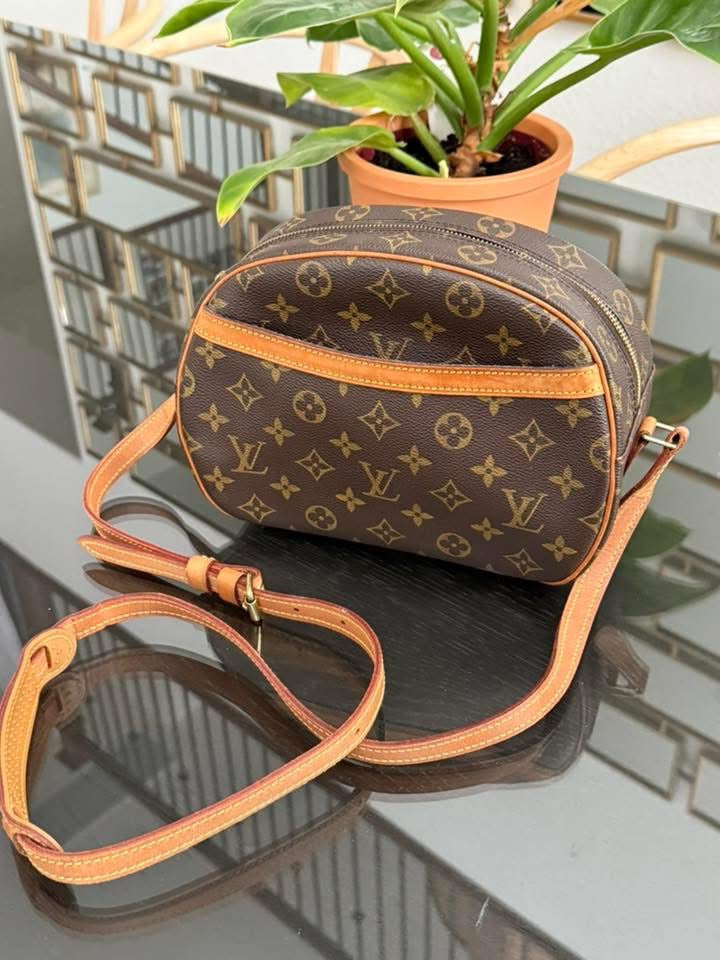 Blois Crossbody -๐๏ธ Year: 1997
