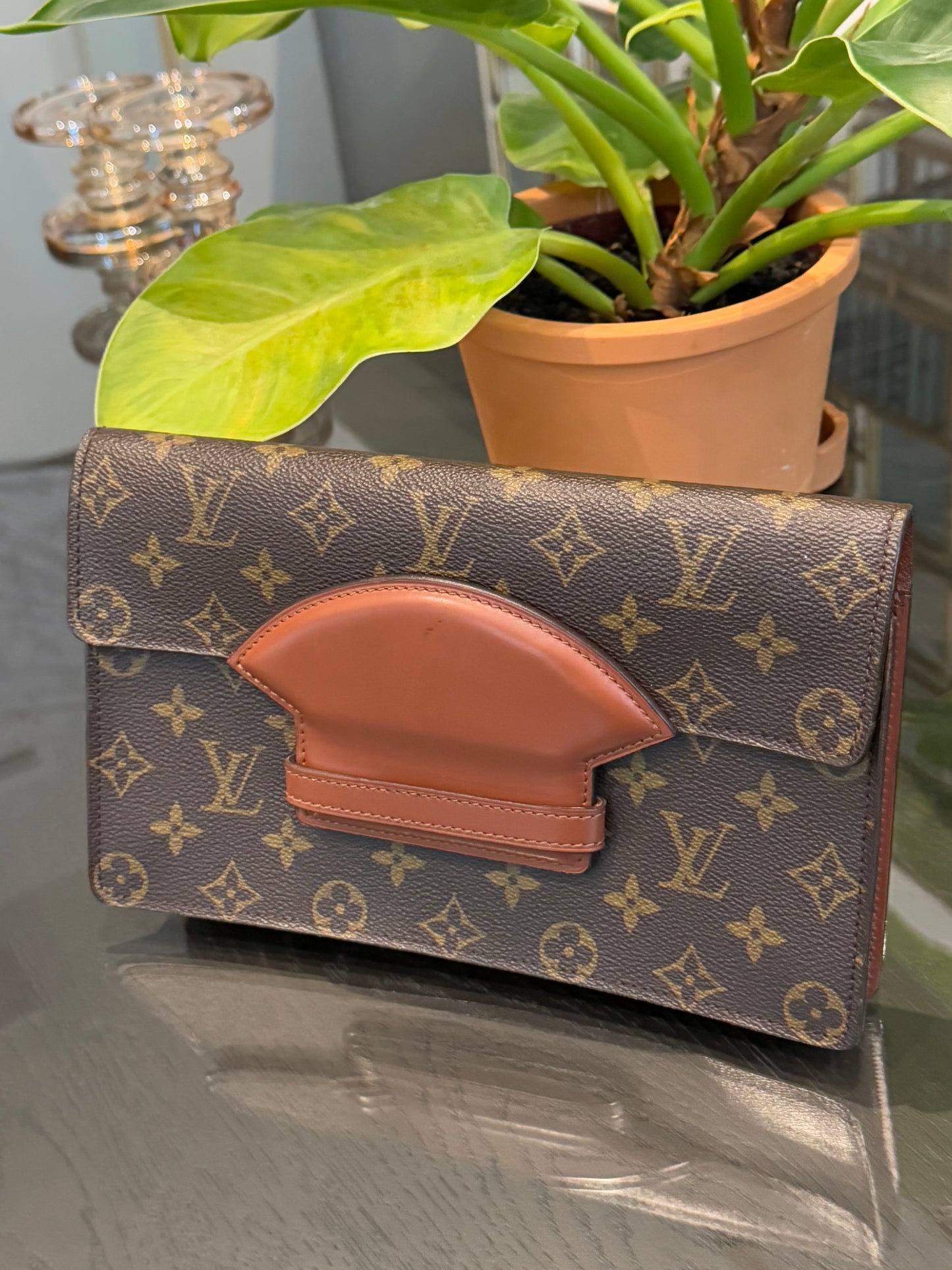 Chaillot Clutch w/ Dustbag -Year: 1987